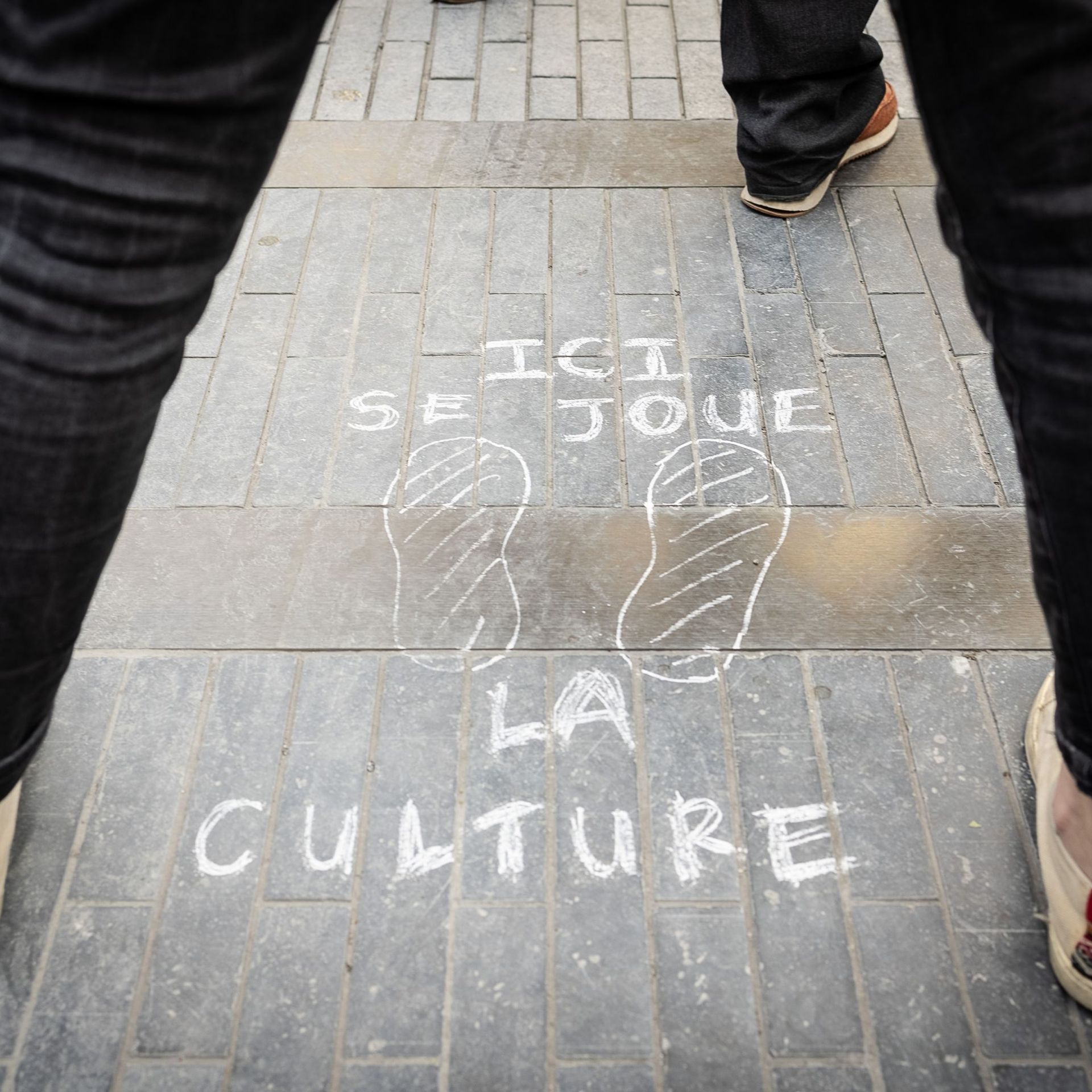 Occupation du Théâtre royal de la Monnaie : le collectif d'artistes demande à être entendu par Alexander De Croo