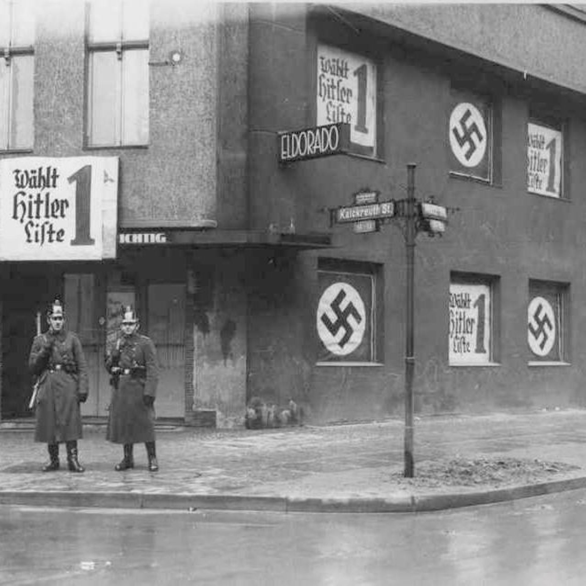 Vue extérieure du cabaret Eldorado devenu le QG local du parti nazi, Berlin, 1933 