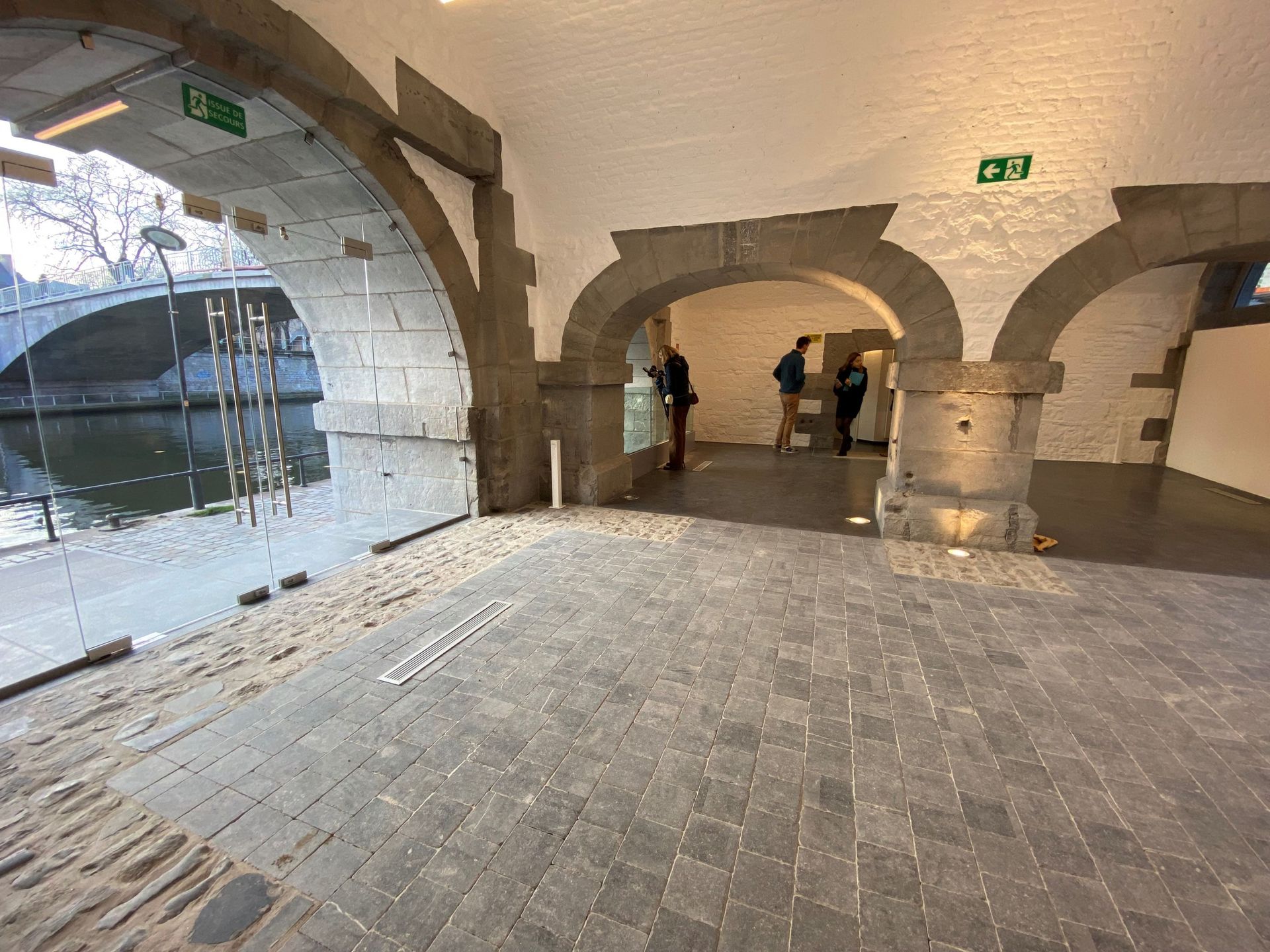 Le sous-sol de la Halle al’chair, au niveau des quais de la Sambre, accueillera les groupes touristiques de passage à Namur.