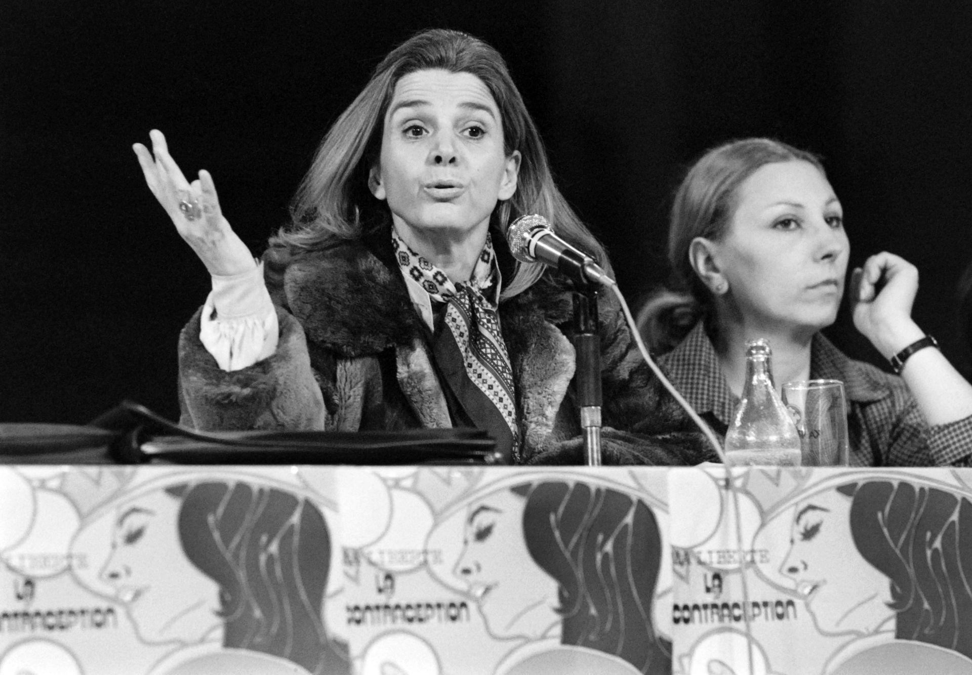 L'avocate Gisèle Halimi, responsable du mouvement féministe "Choisir", donne une conférence de presse à Toulouse, le 17 mars 1978