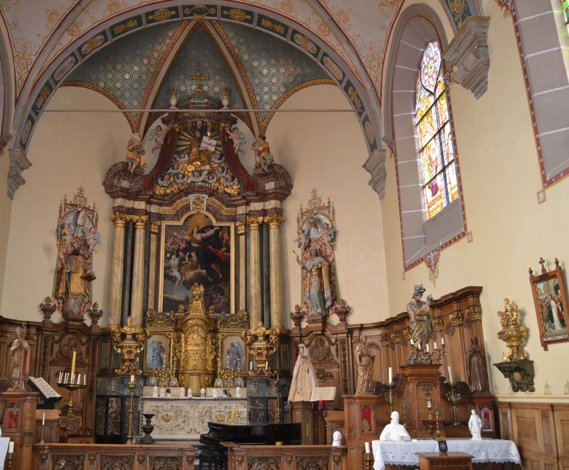 Le chœur de l’église de l’hôpital Notre-Dame à la Rose.