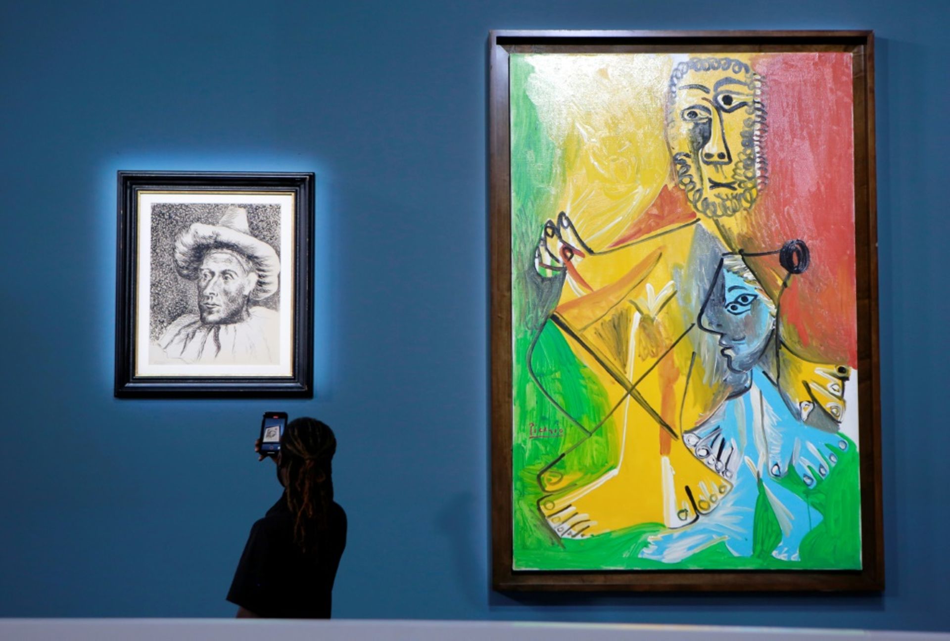 Onze oeuvres de Picasso de la collection MGM Resorts, dont "Pierrot" (g) et "Homme et enfant" (d), vendues aux enchères chez Sotheby's, le 23 octobre 2021 à Las Vegas