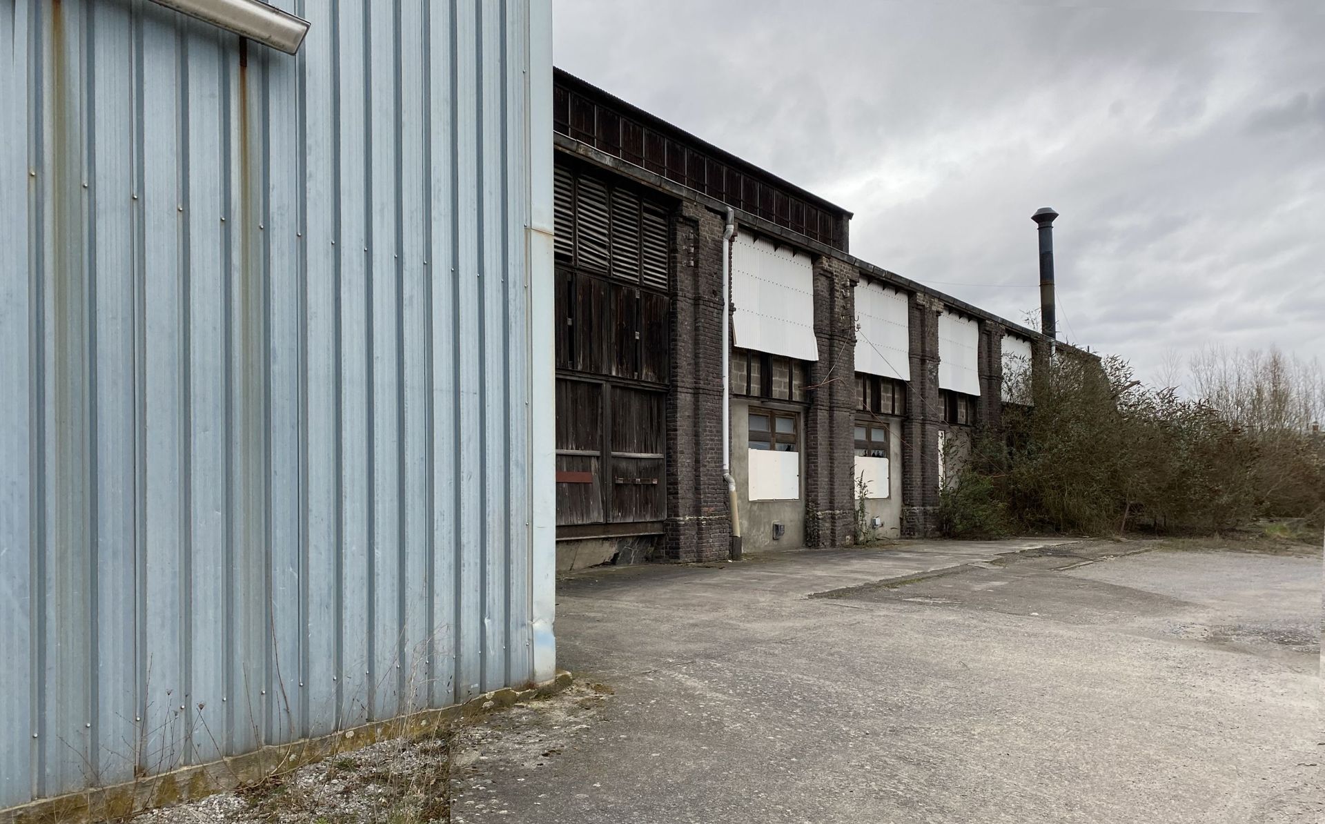 La vieille usine à vendre
