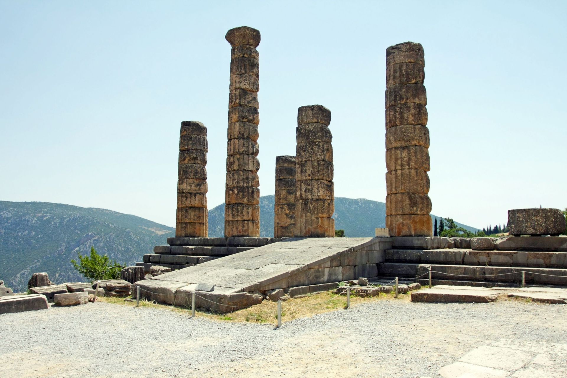 Vestiges du Temple d'Apollon, à Delphes