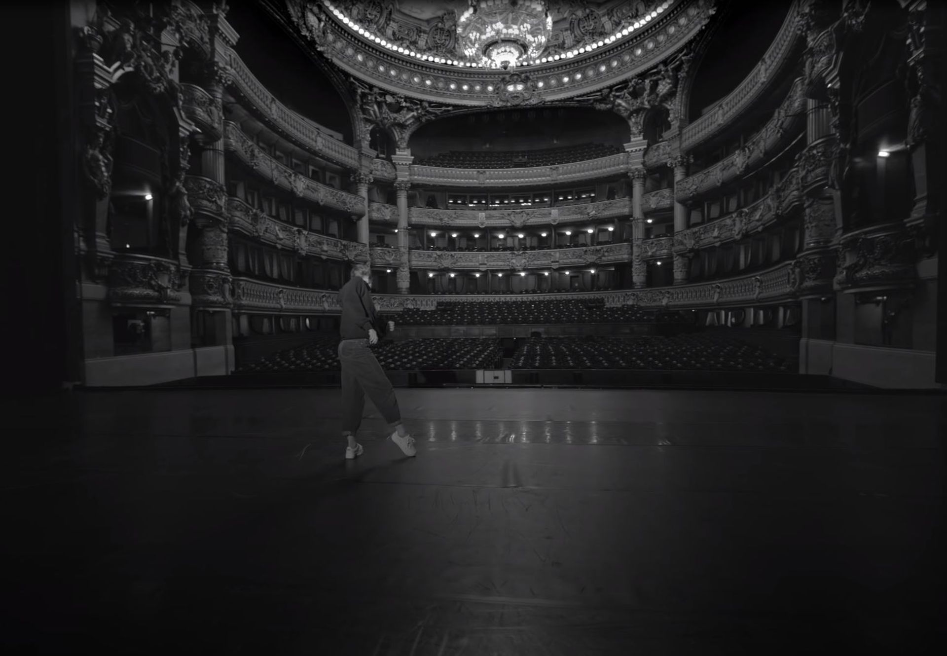 La scène de la grande salle du Palais Garnier.