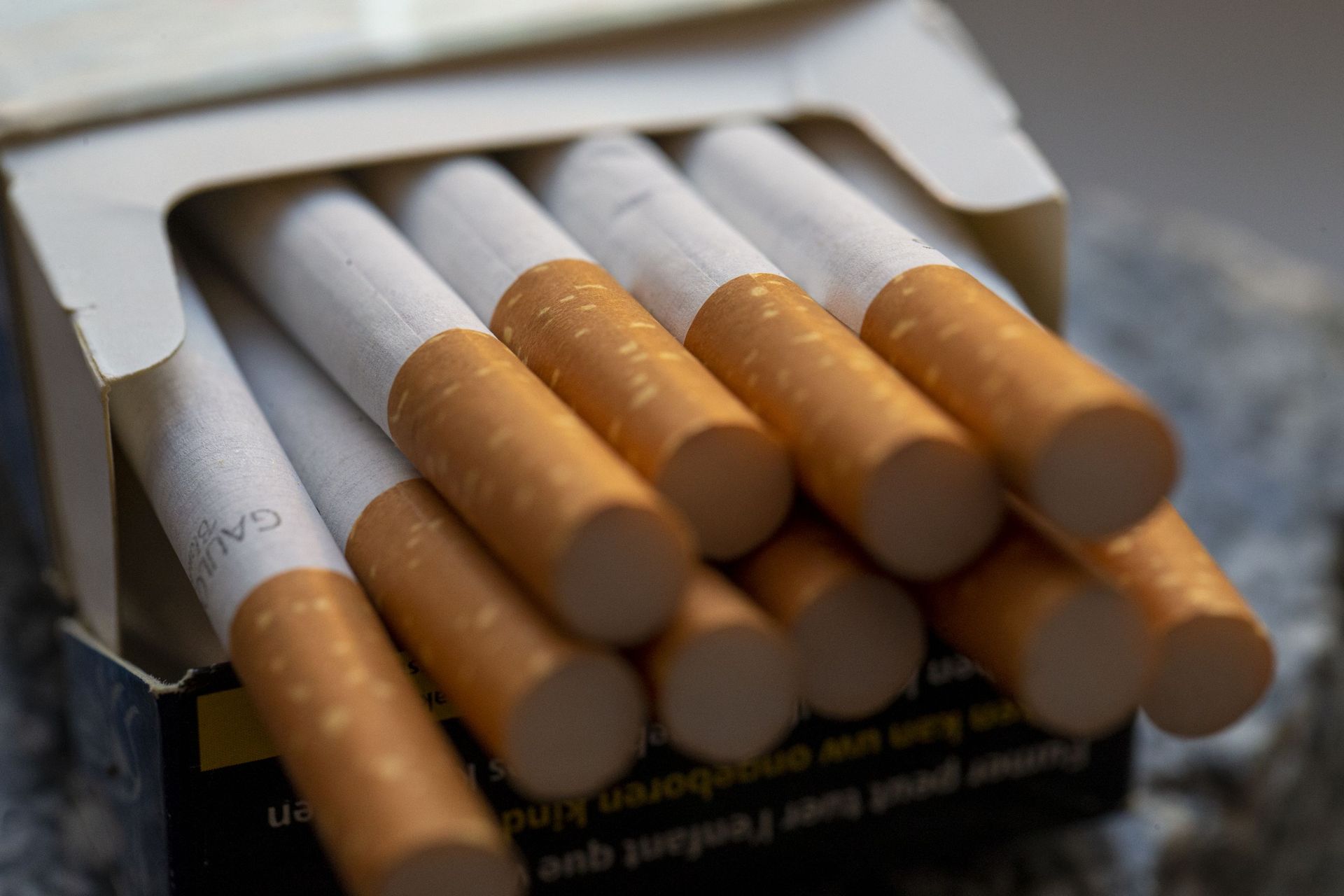 Comeos et le géant du tabac Philip Morris tirent à boulets rouges sur le  plan anti-tabac de Frank Vandenbroucke 