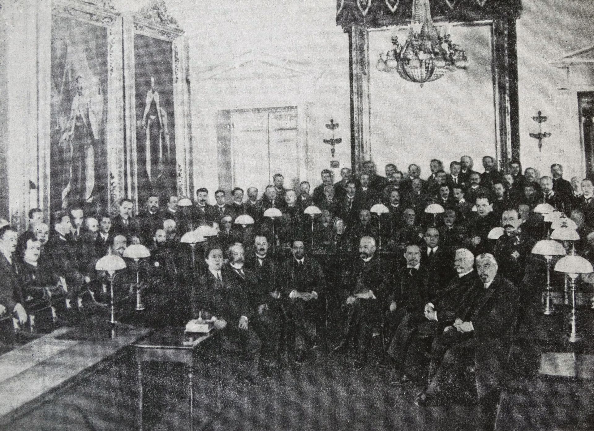 Le gouvernement provisoire russe de 1917 au Palais d’Hiver. 