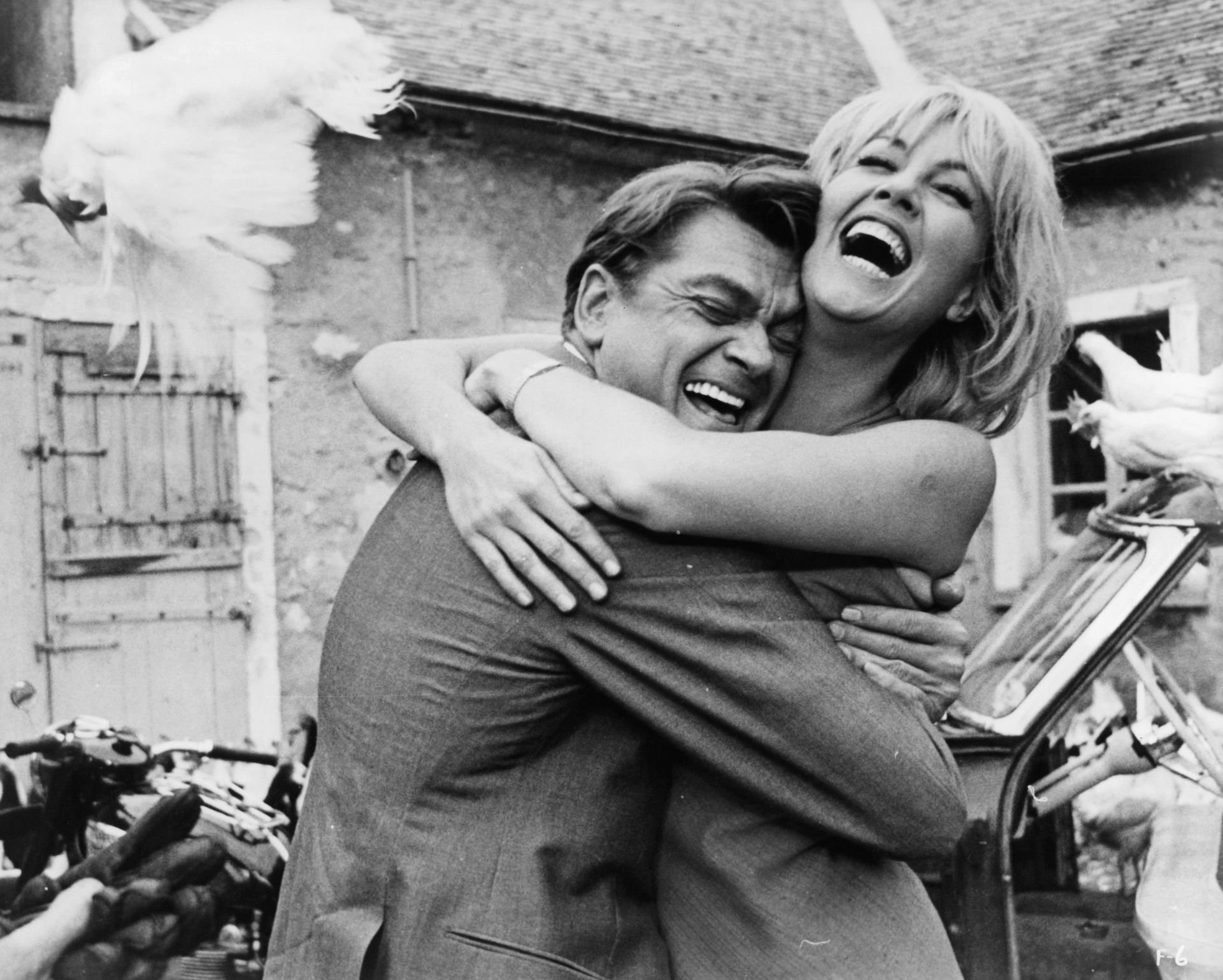 Jean Marais et Mylène Demongeot sur le tournage de "Fantômas" en 1964