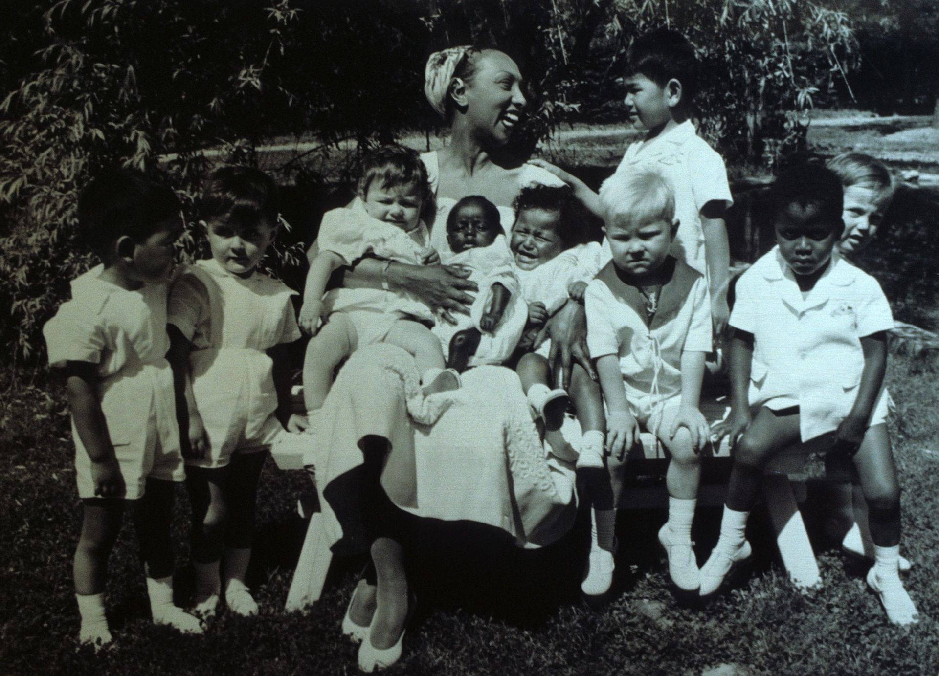 Joséphine Baker et ses enfants adoptifs