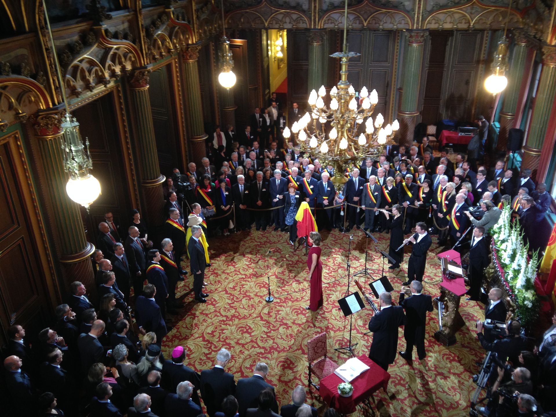 La cérémonie protocolaire dans la salle du conseil provincial.