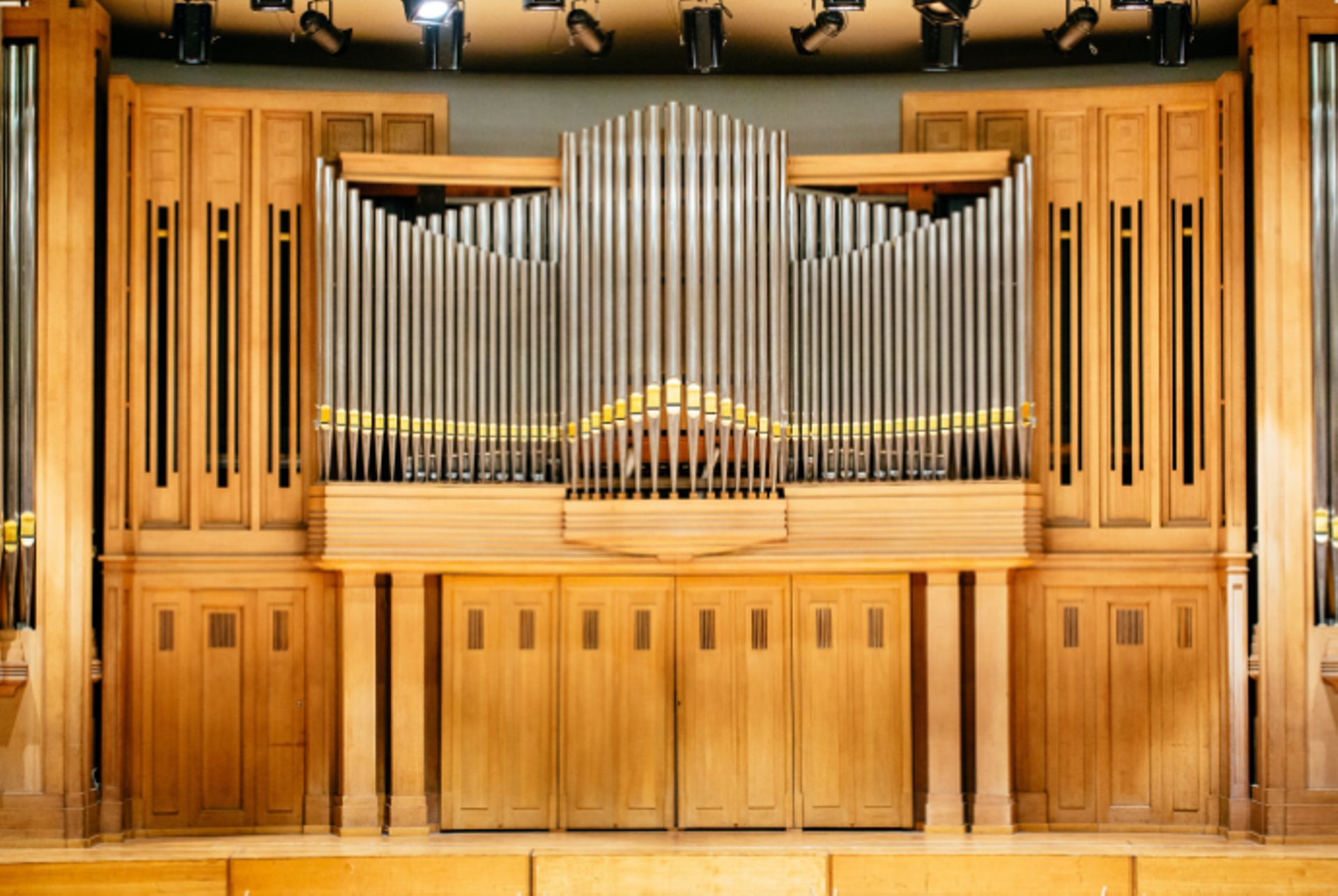 Bruxelles: après 50 ans de silence le grand orgue du Palais des