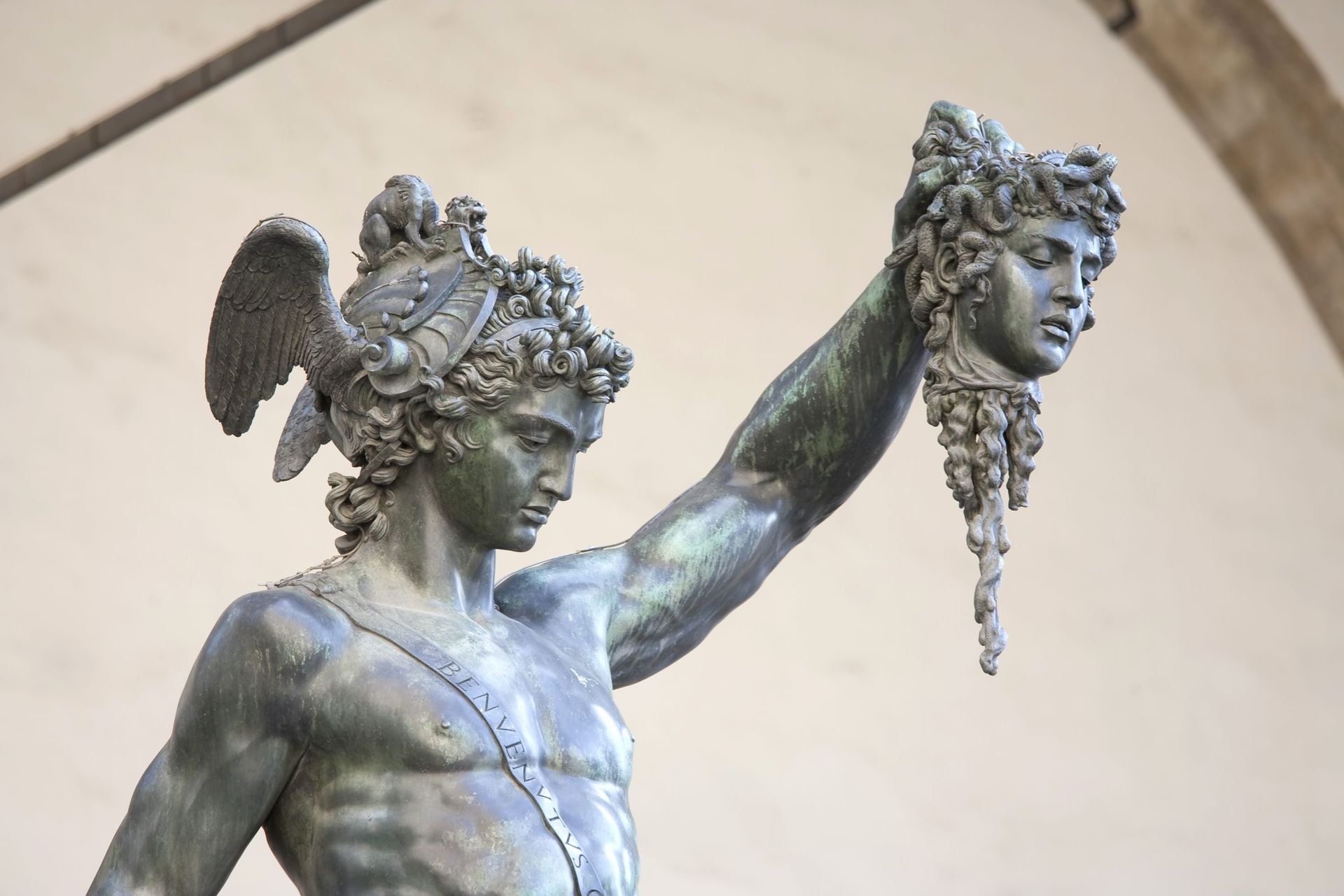 Persée tenant la tête de Méduse, statue sur la Piazza della Segnioria à Florence