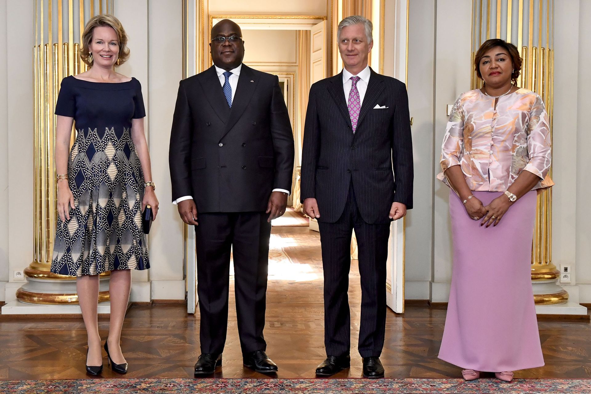 La photo protocolaire réunissant la reine Mathilde, le président Tshisekedi, le roi Philippe et Denise Tshisekedi.