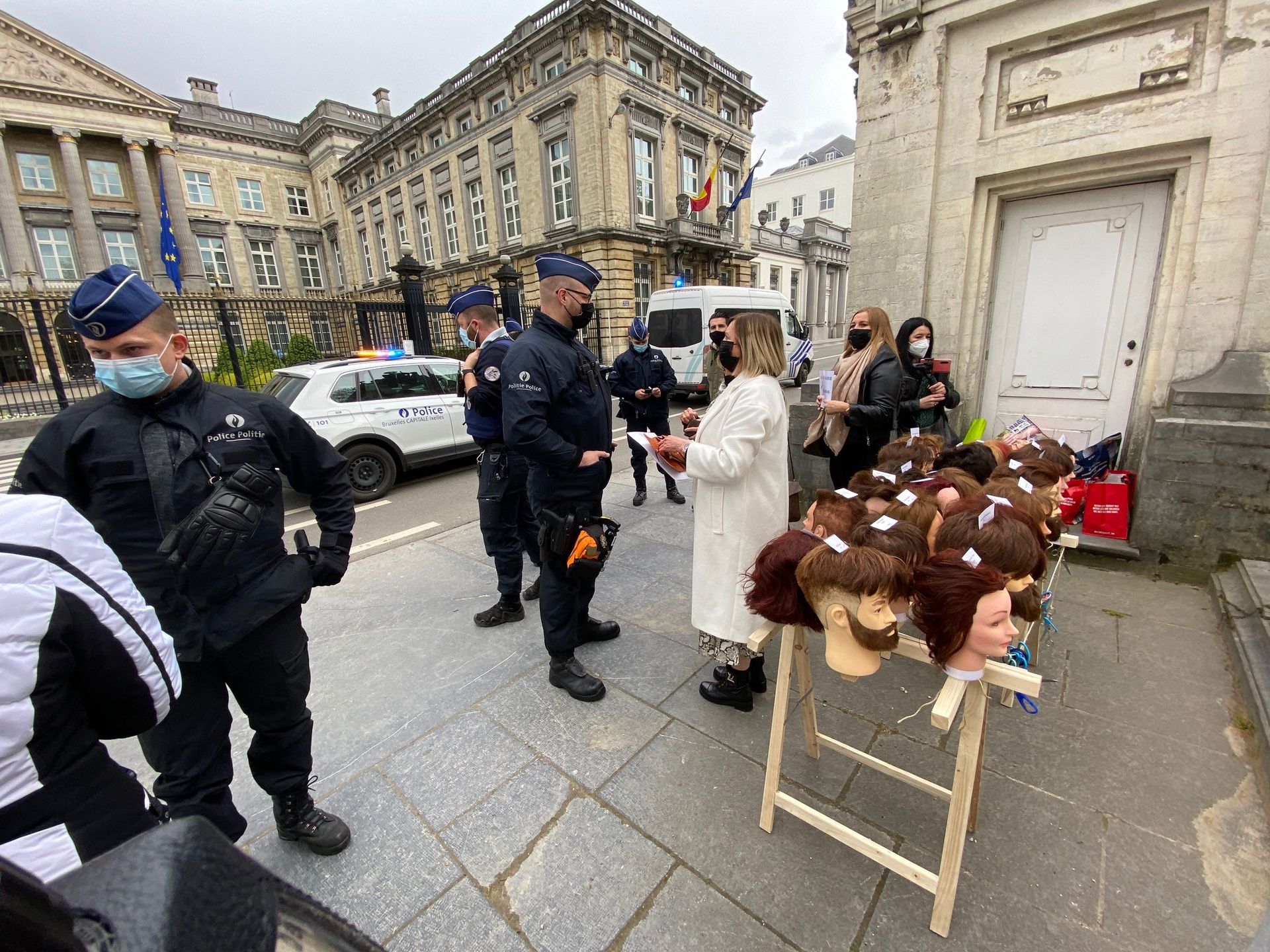 Action pour un abaissement de la TVA dans le domaine de la coiffure, ce 6 mai à Bruxelles-Ville