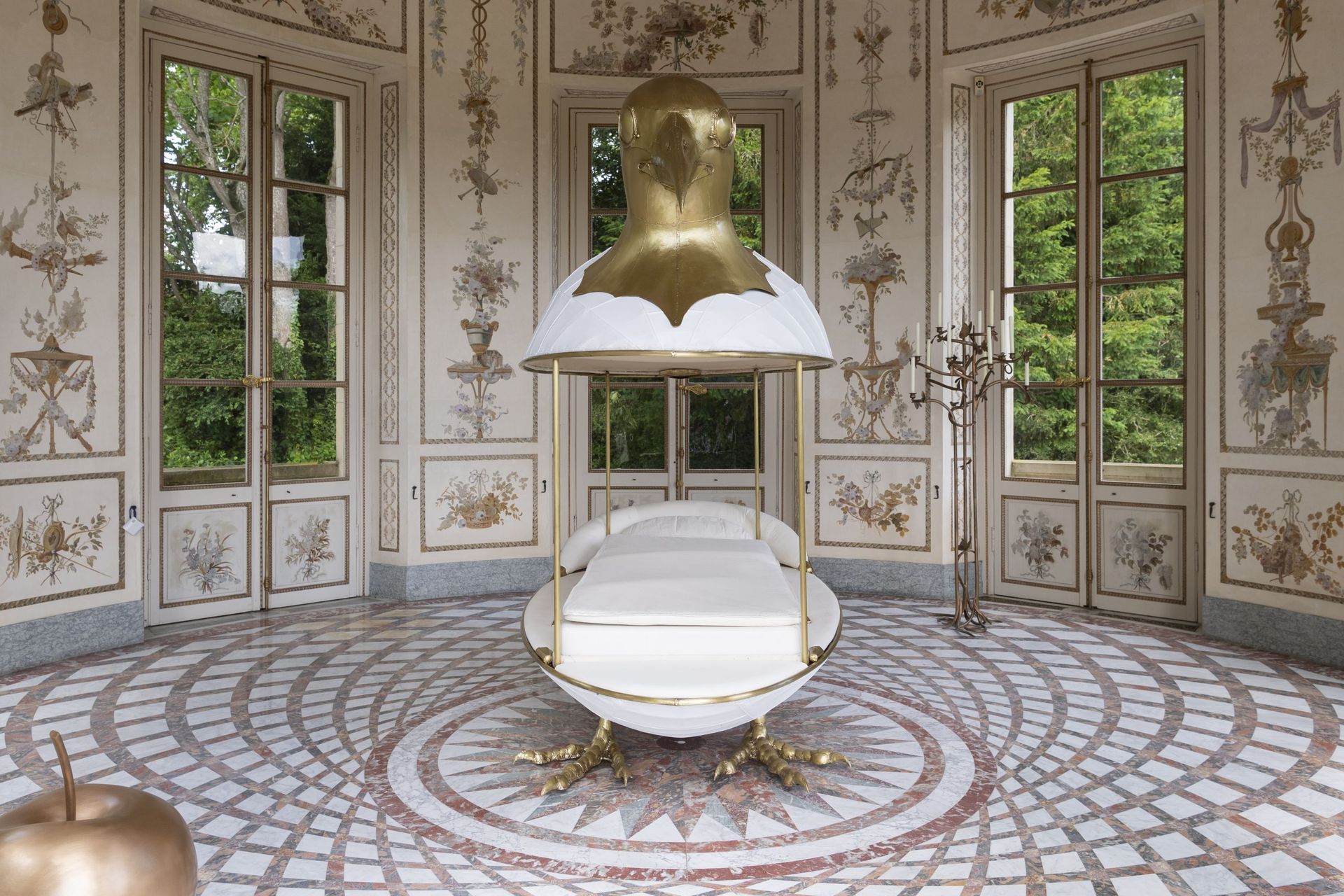 Quelques œuvres de Claude et François-Xavier Lalanne dans le pavillon du Jardin Français de Trianon, en 2021.