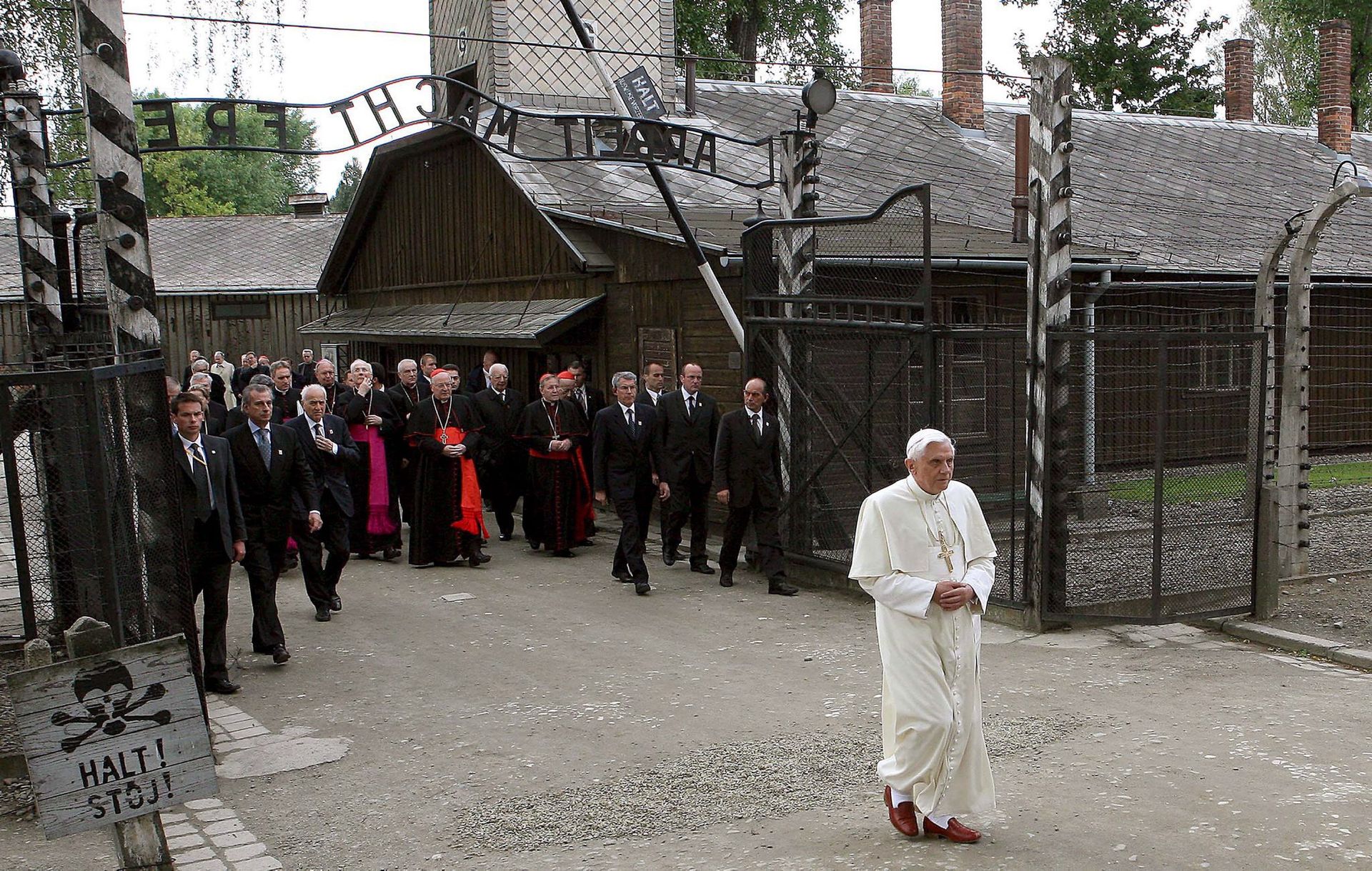 Benoît XVI à Auschwitz, en 2006, un symbole fort