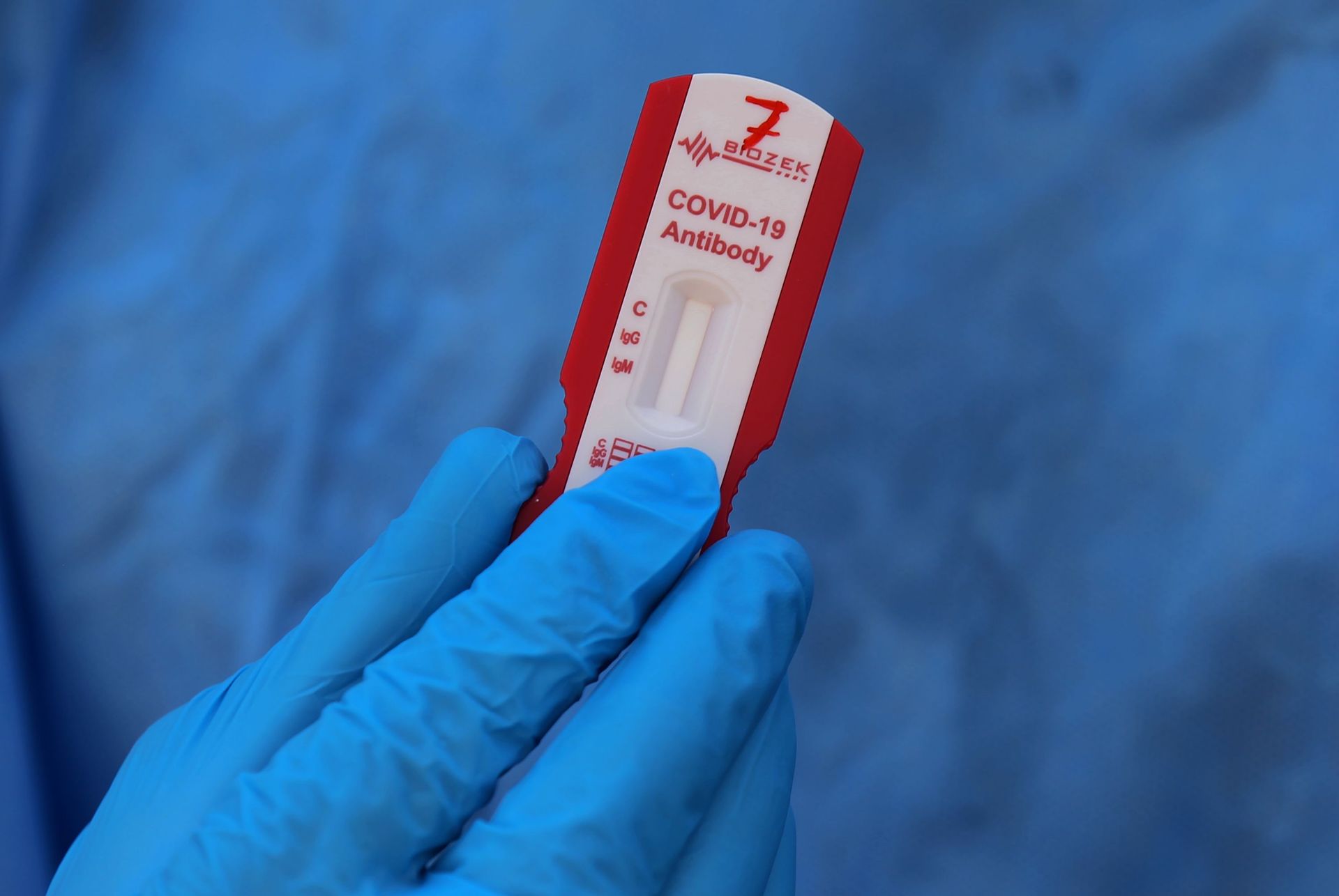 Coronavirus: ne pas confondre test rapide et autotest à la fiabilité et  l'efficacité limitées 