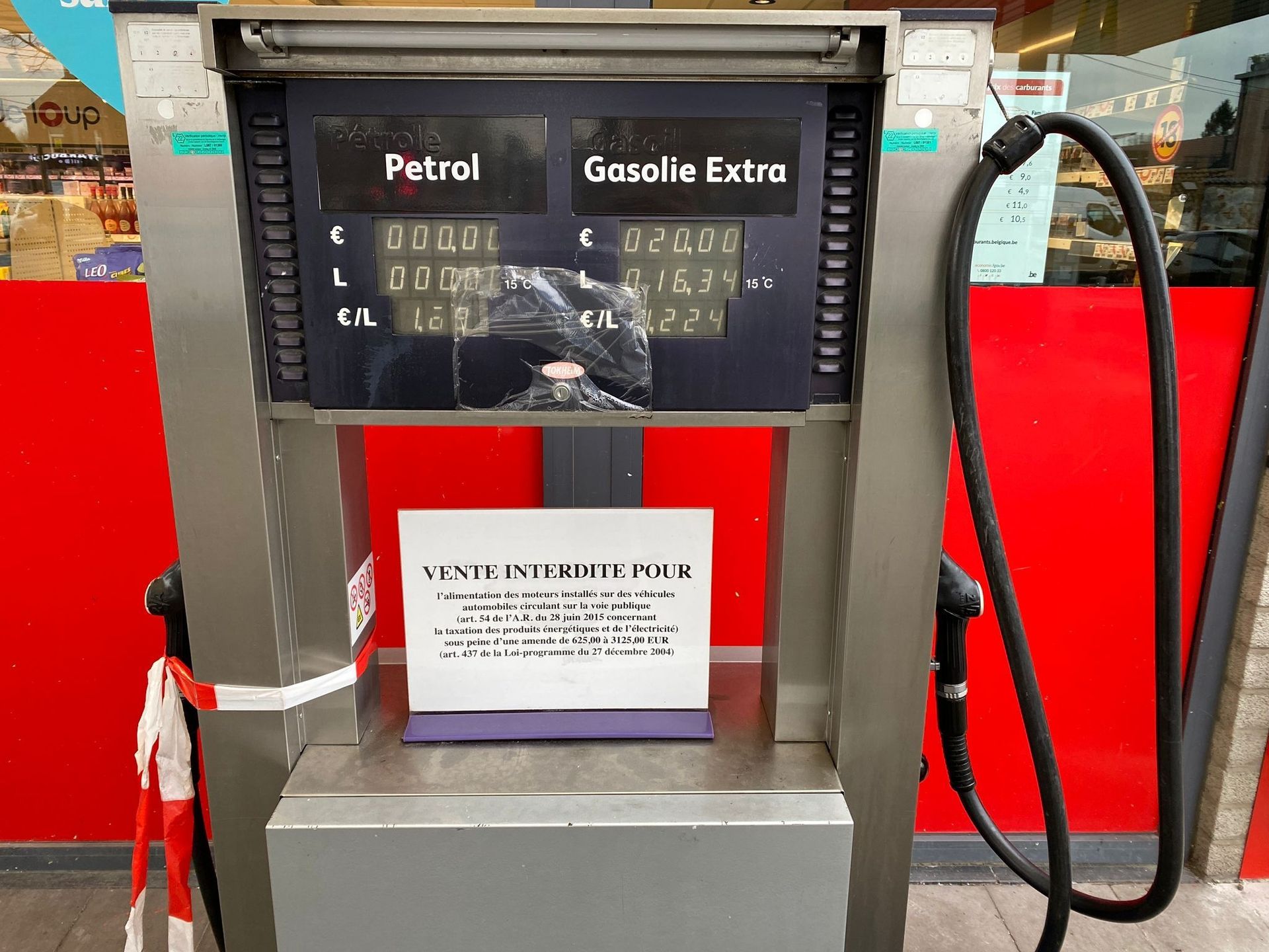 Prix des carburants : ces Belges font le plein en France, mais peut-on  ramener du carburant dans un jerrycan ? 