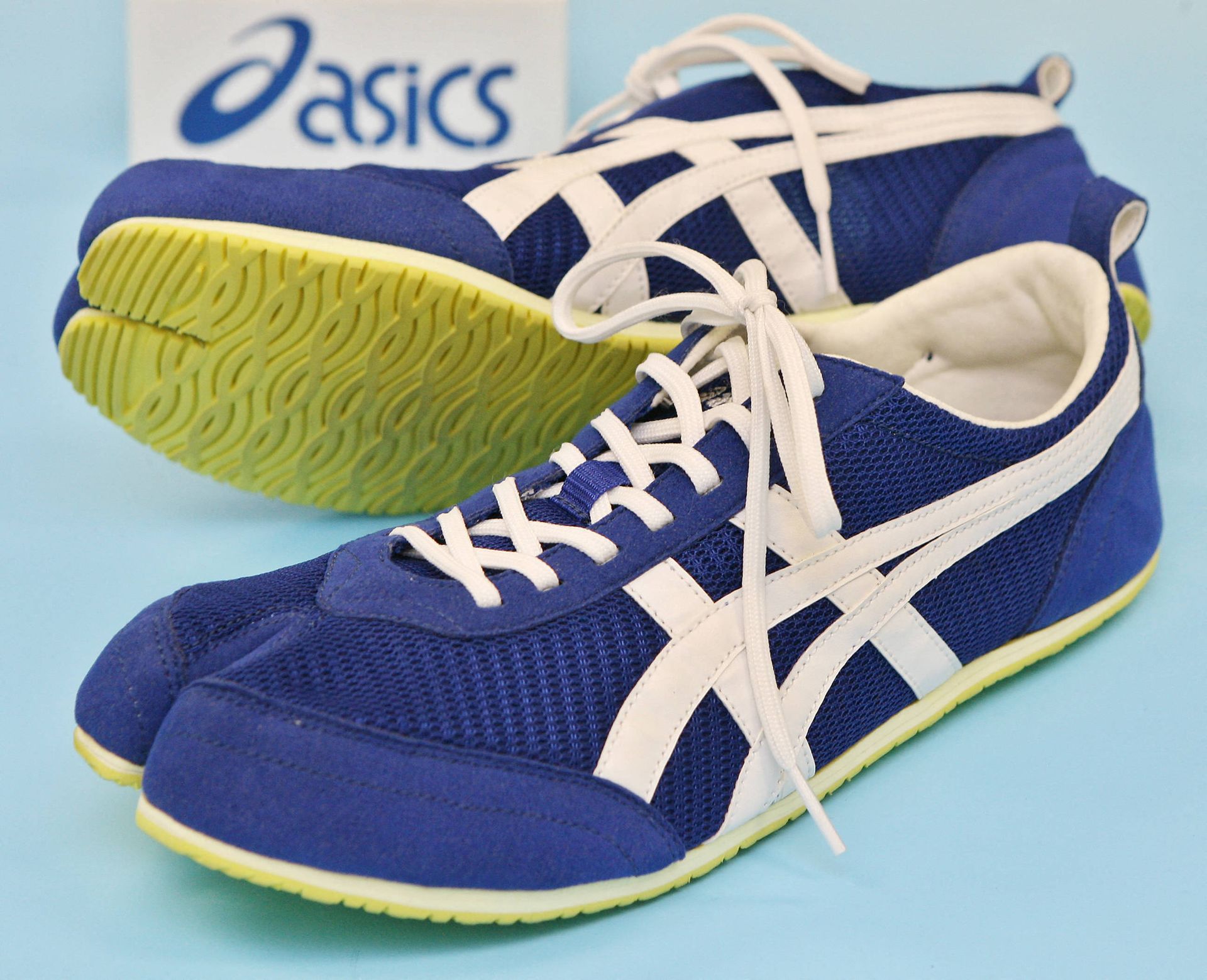 Chaussures de la marque japonaise Asics, en 2006