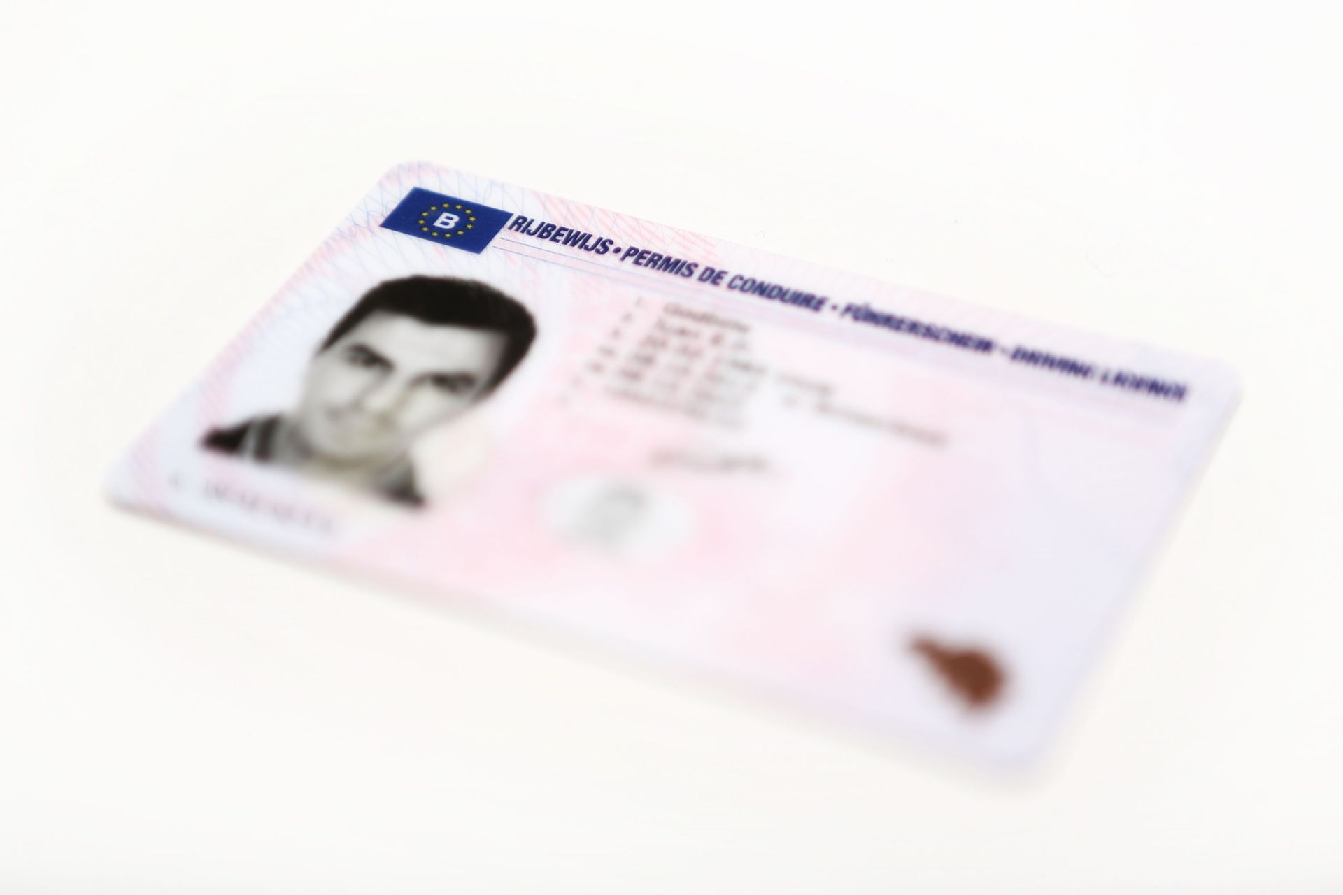 En Belgique, ne pas payer sa pension alimentaire pourrait bientôt valoir  un retrait de permis de conduire