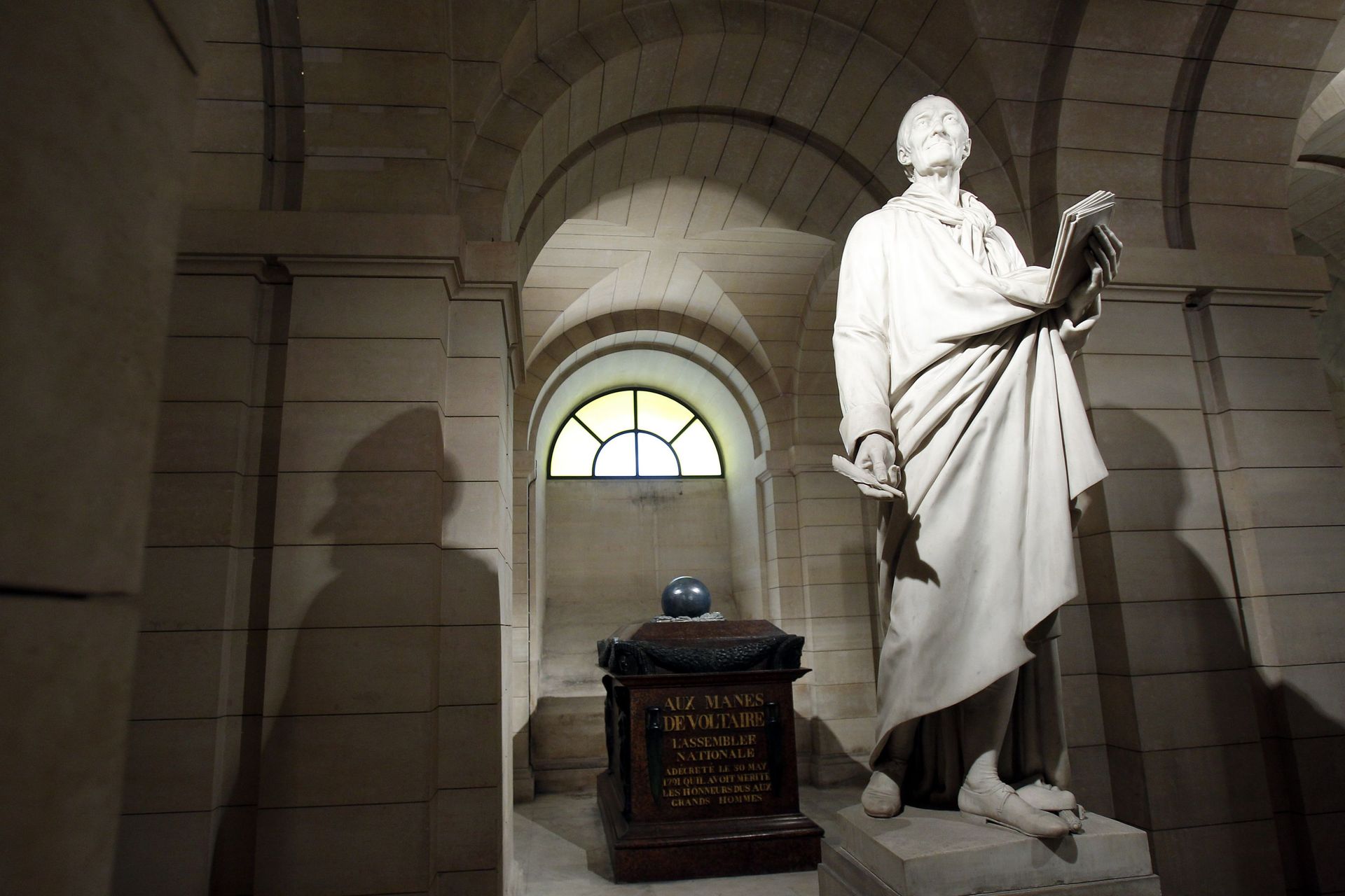 La tombe de Voltaire au Panthéon