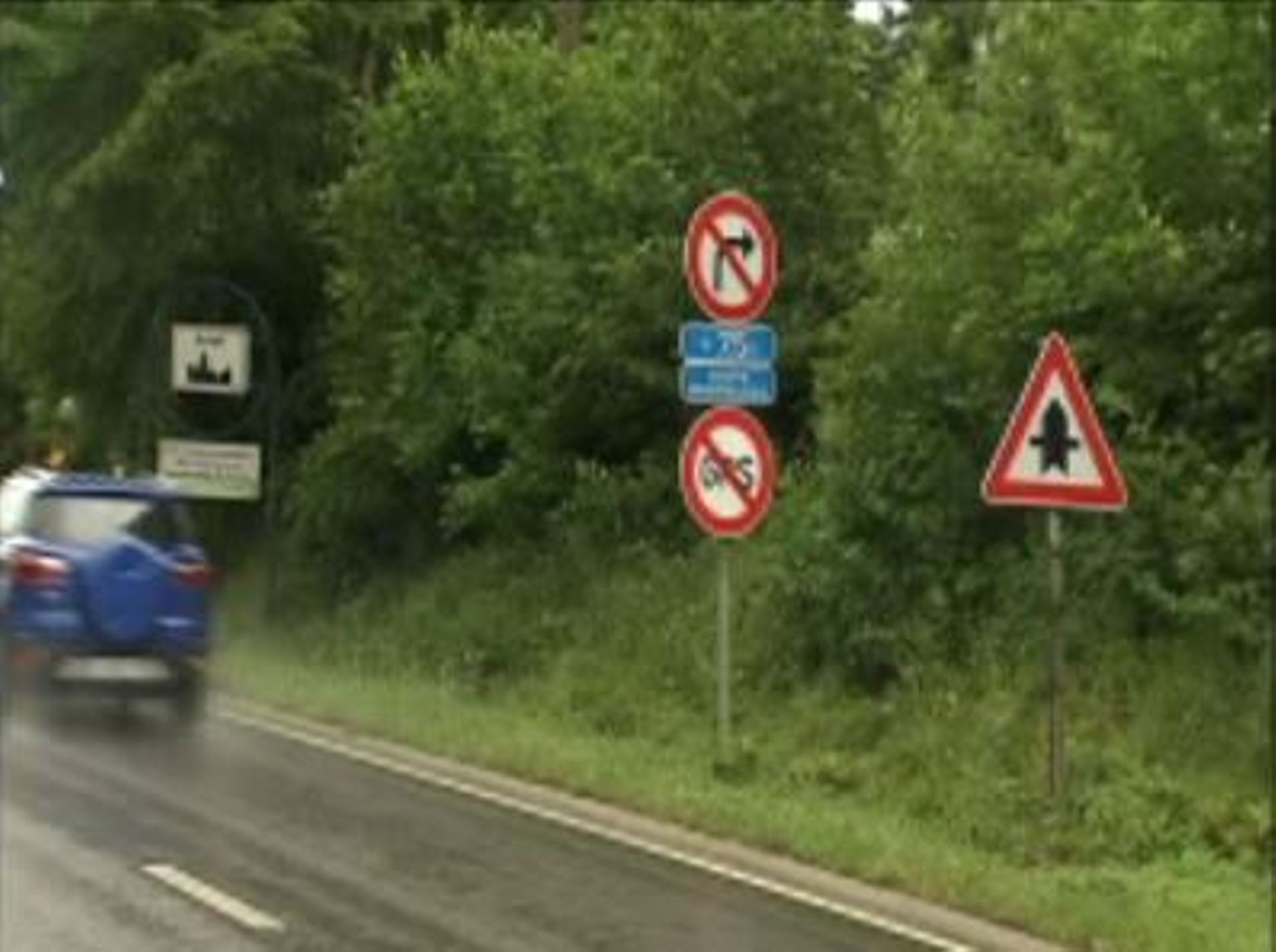 Des panneaux d'interdiction non prévus par le code de la route