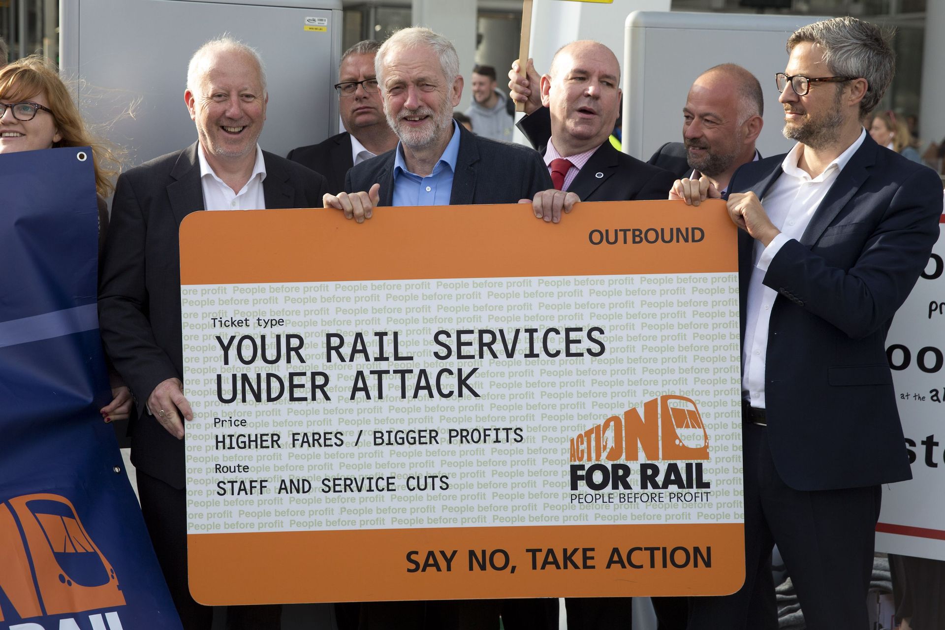 Jeremy Corbyn pour une re-nationalisation des chemins de fer, à Londres, en août 2016