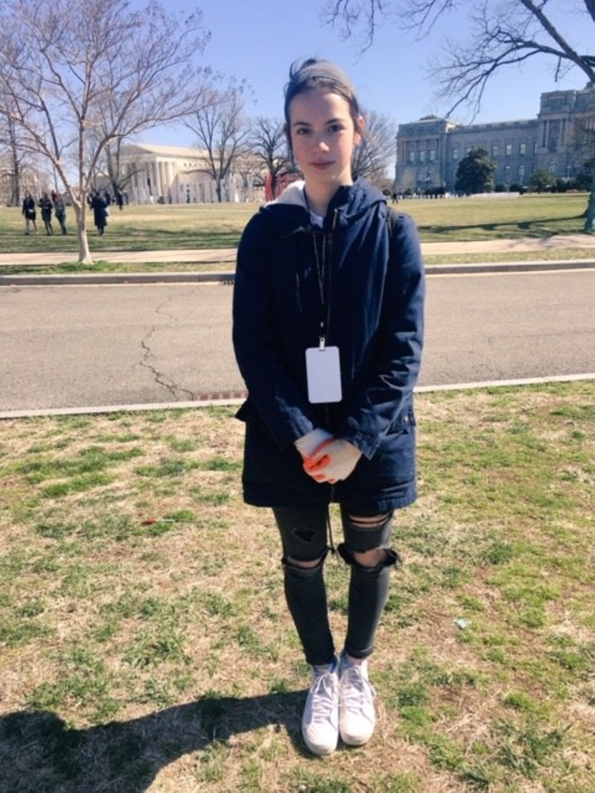 La jeune fille Kirsten McConnell, 18 ans, est l’une des survivantes de la fusillade de Parkland et activiste de “March for our lives”