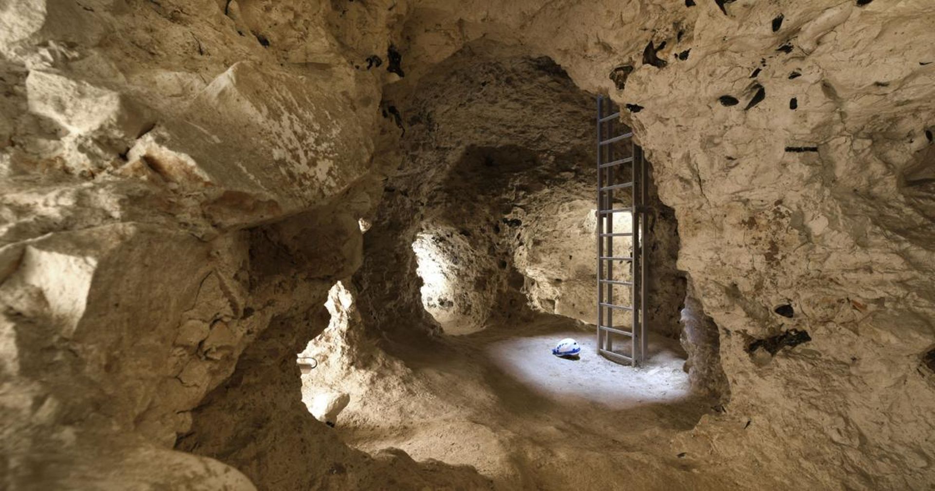 A 16 mètres sous terre, les fascinantes minières de silex de Spiennes rtbf.be