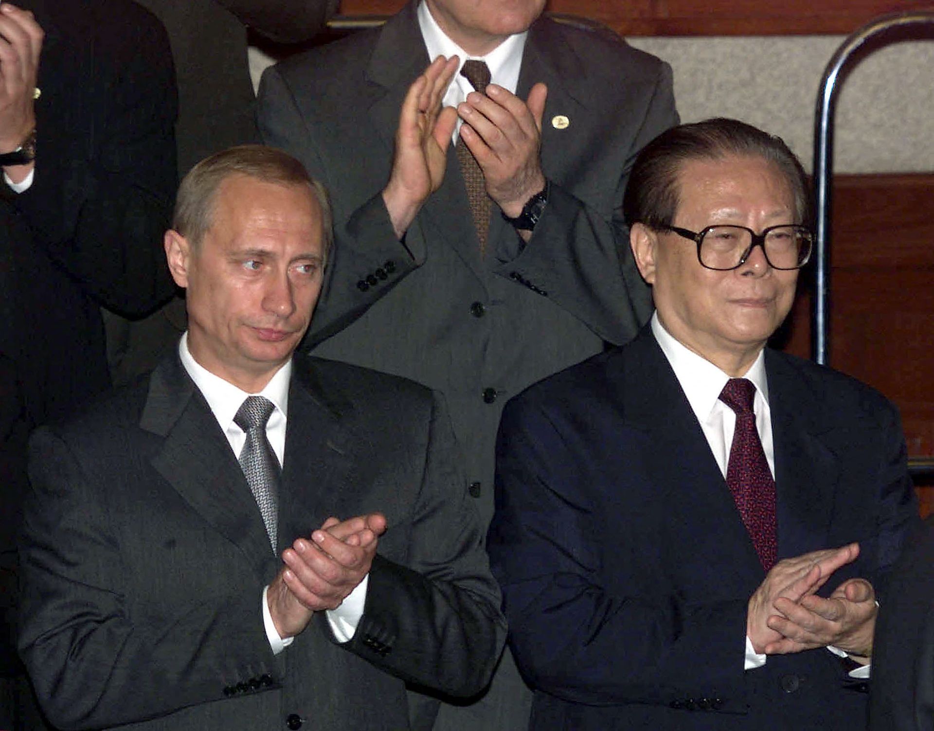 Vladimir Poutine et Jiang Zemin le 18 juillet 2000 lors d’un accord sino-russe