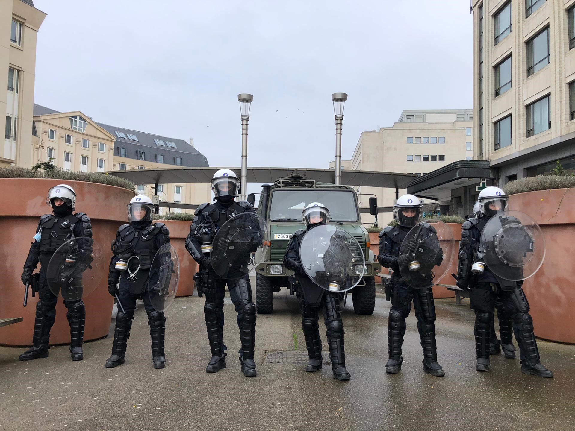 Une forte présente policière a été mobilisée près des principales gares bruxelloises