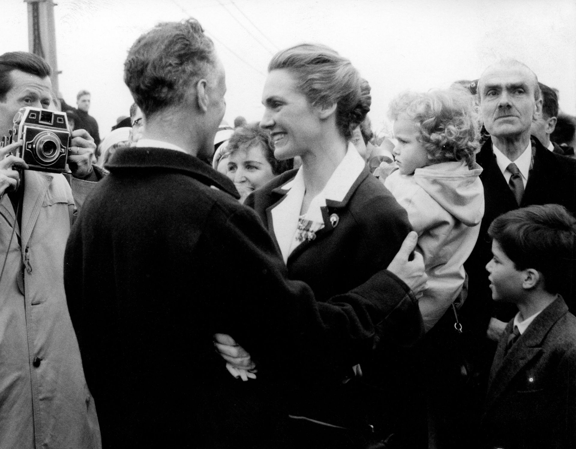 Lily de Gerlache lors du retour en grandes pompes de son époux Gaston, le 02 avril 1959 à Ostende