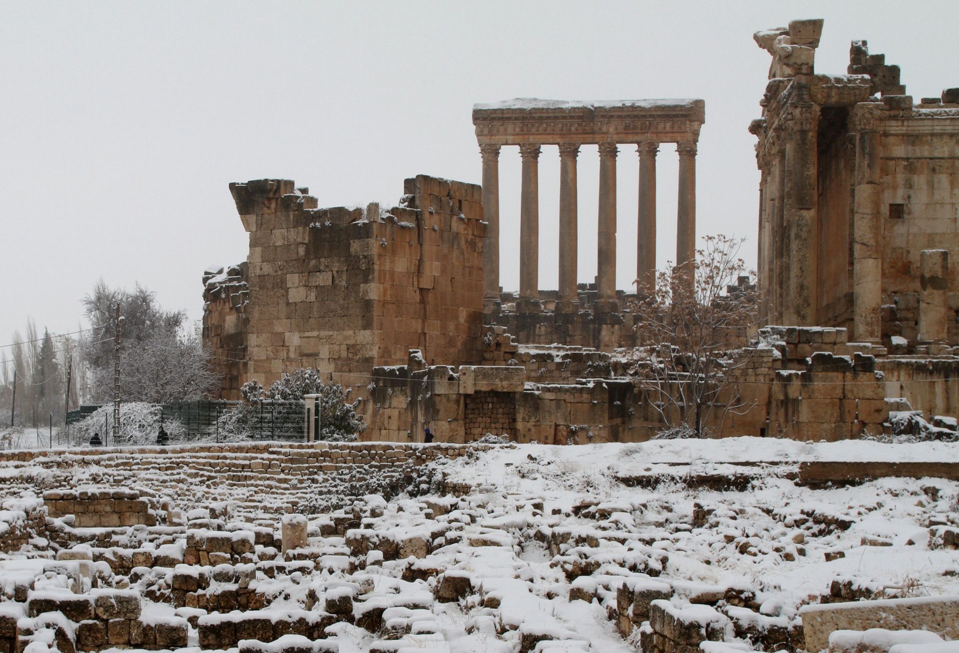 Le site archéologique de Baalbeck au Liban sous la neige