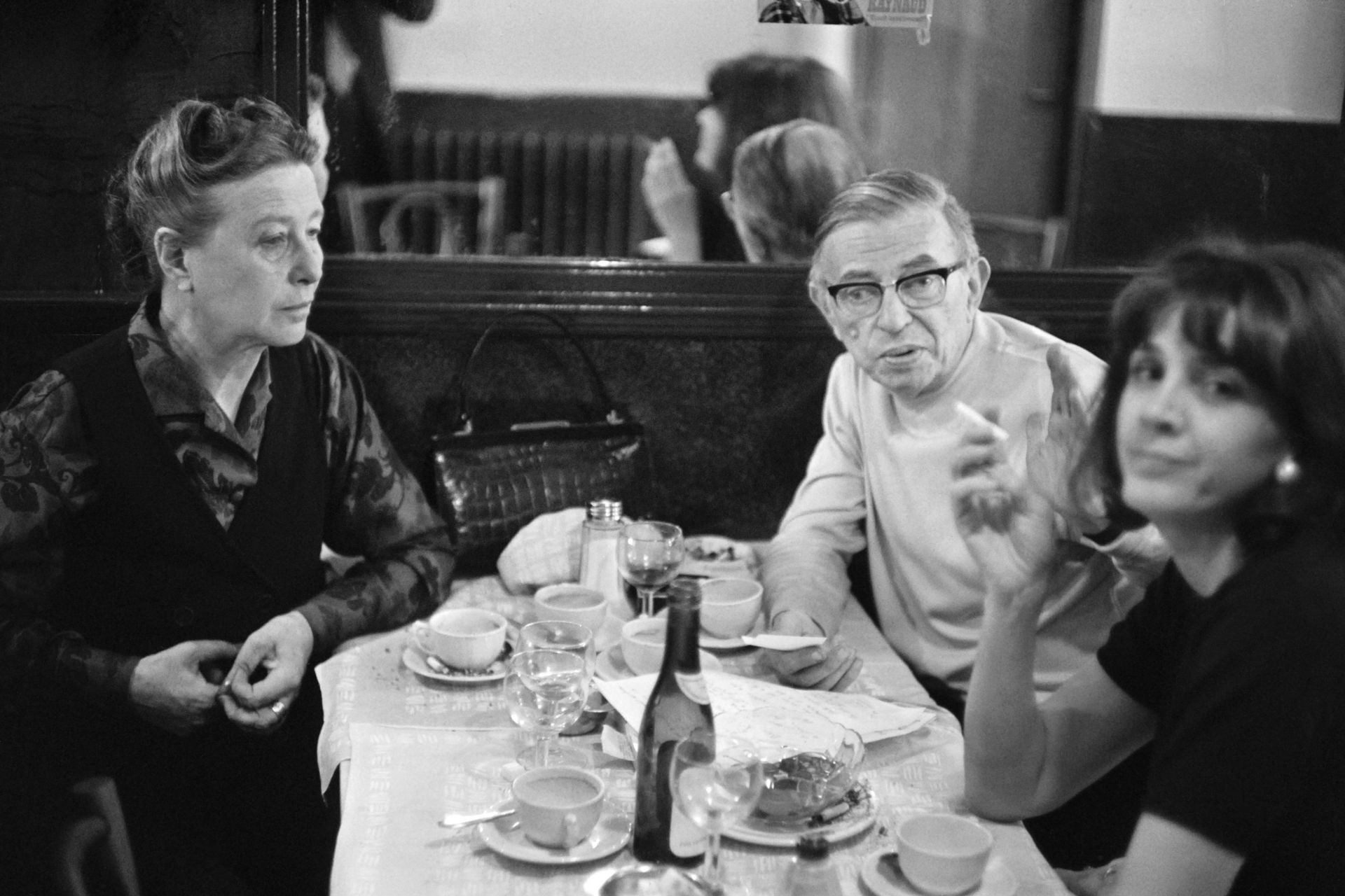 Simone de Beauvoir, Jean-Paul Sartre et Gisèle Halimi en 1970 à Paris