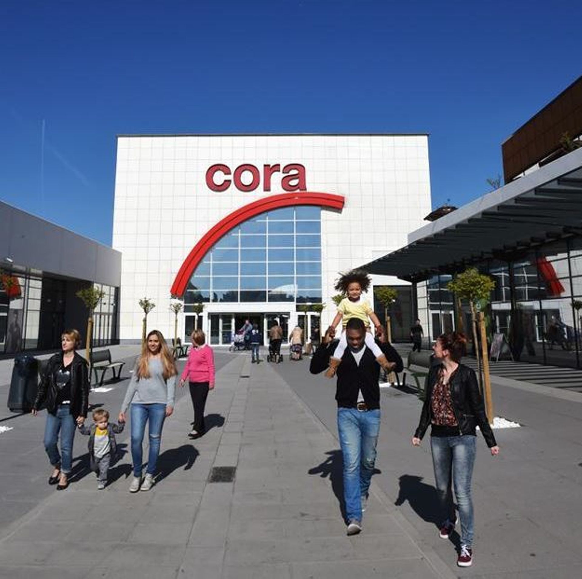 Une assemblee du personnel tres tendue au Cora de Rocourt RTBF Actus