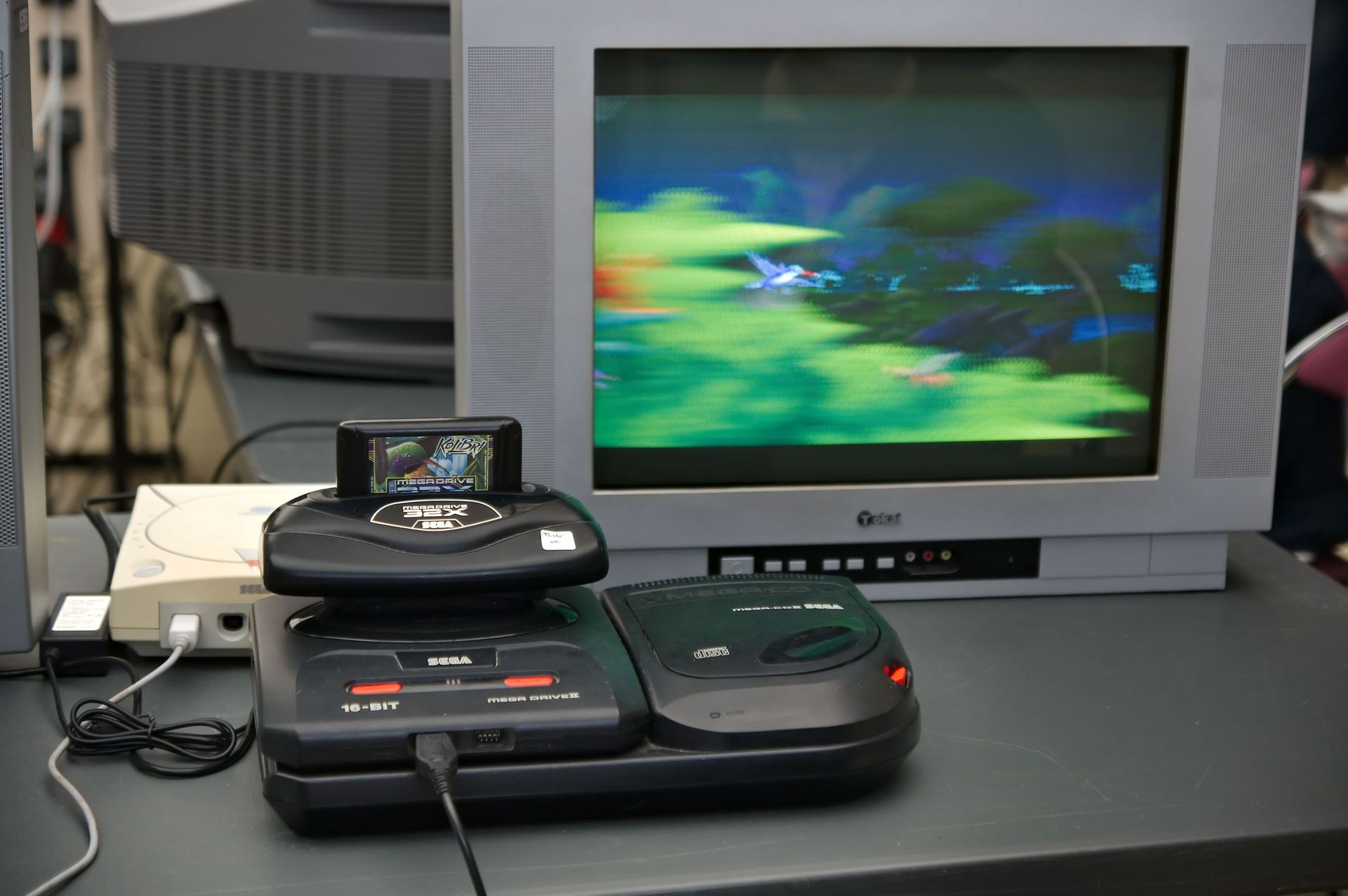 Sega fête ses 60 ans avec une console de jeux vidéo aussi étonnante que  nostalgique