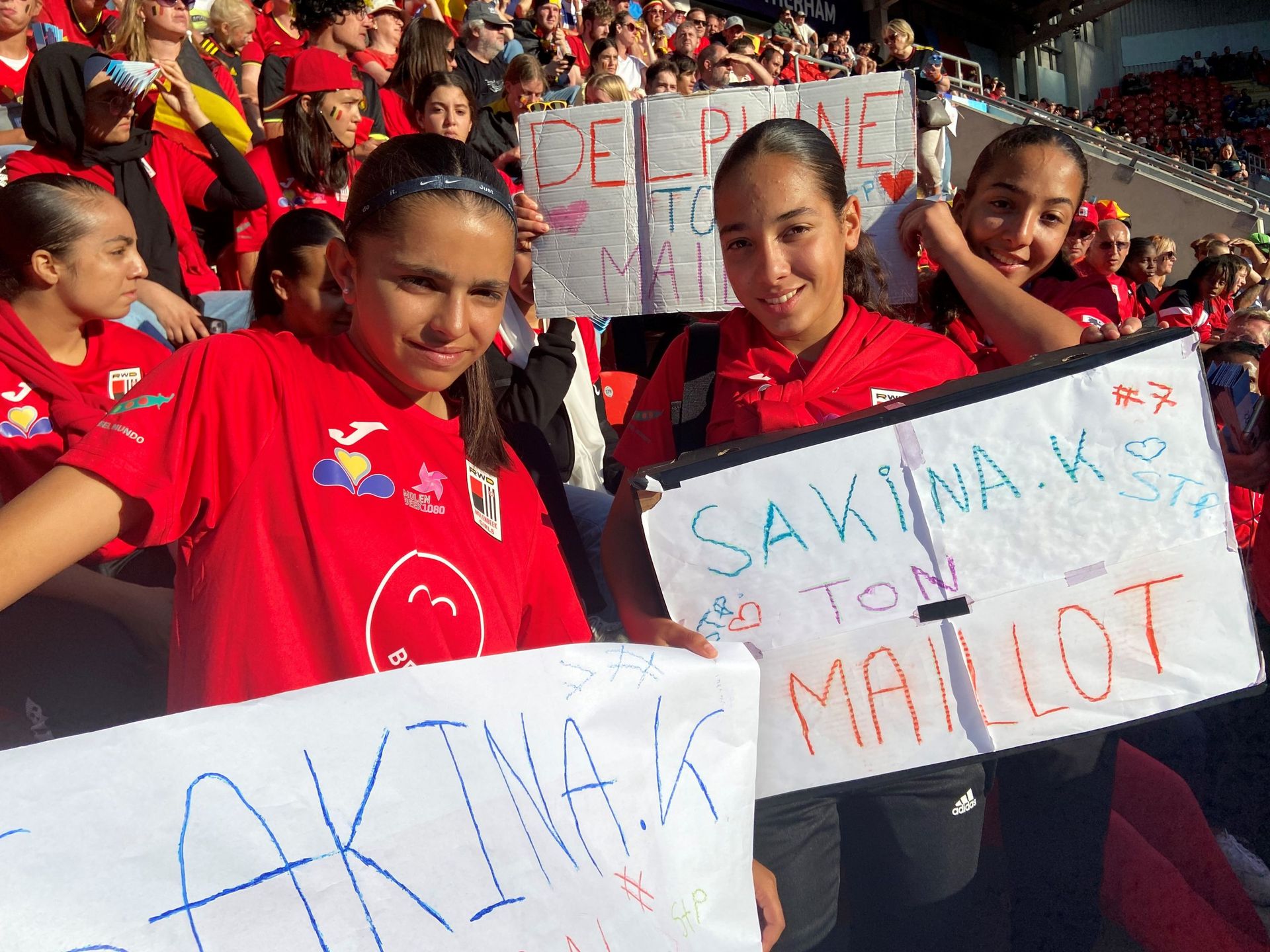 Lamia et les jumelles Kawtar et Lina : les RWDM Girls à l'Euro féminin