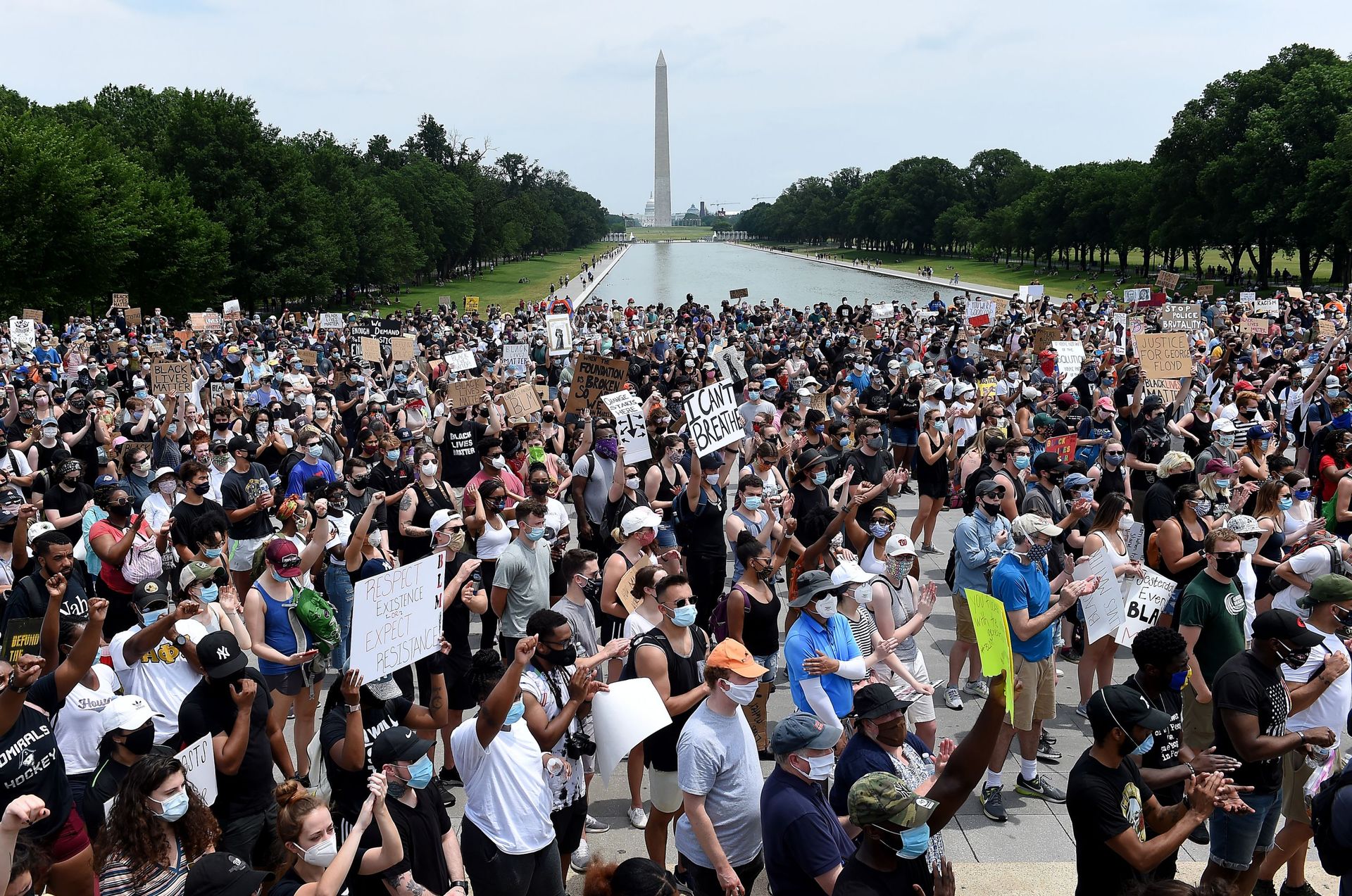 Mort de George Floyd : la foule scande "Pas de justice, pas de paix" à travers les Etats-Unis 