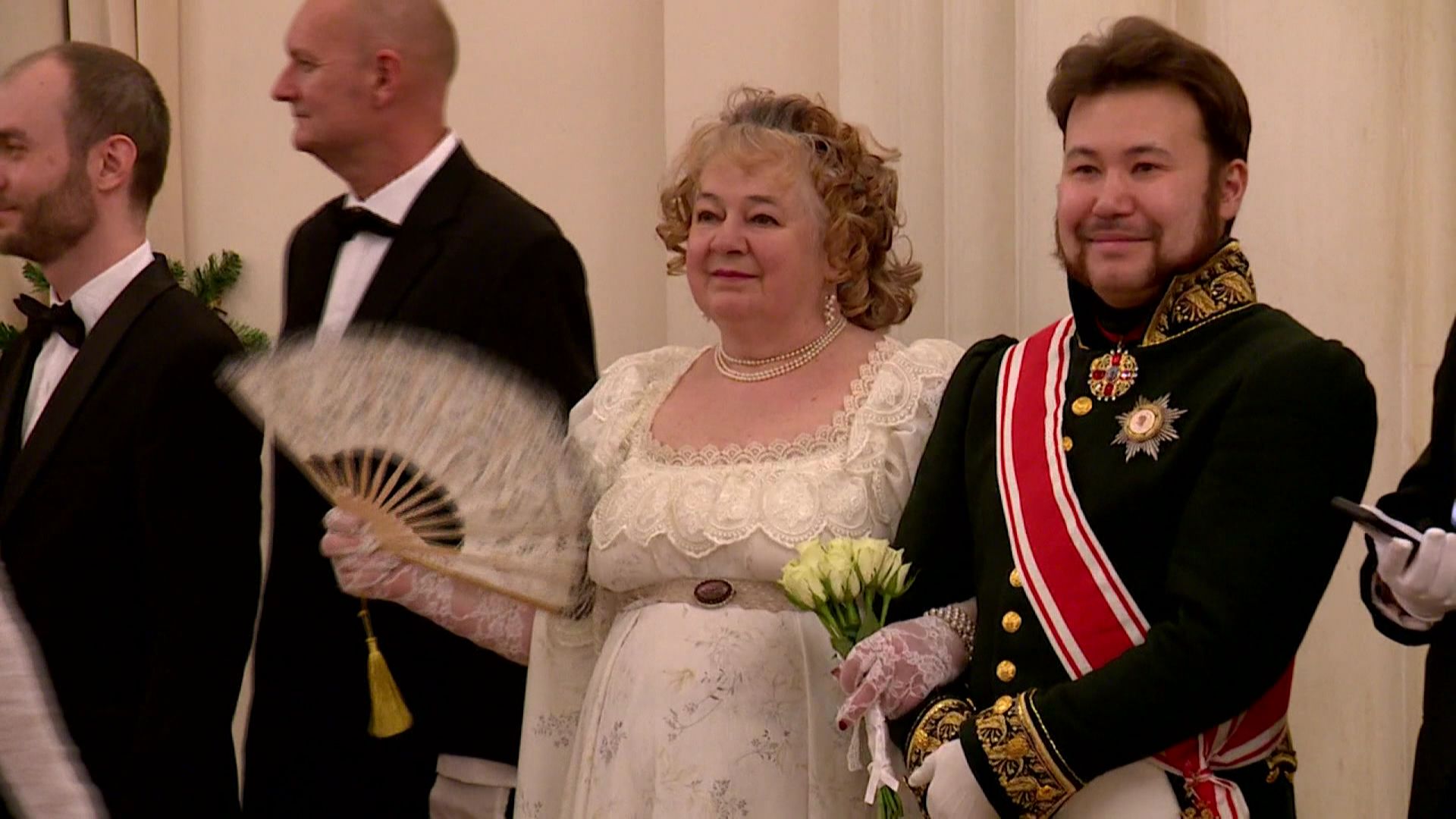 Dans les palais de St Petersbourg: la tradition des grands bals des Romanov renait