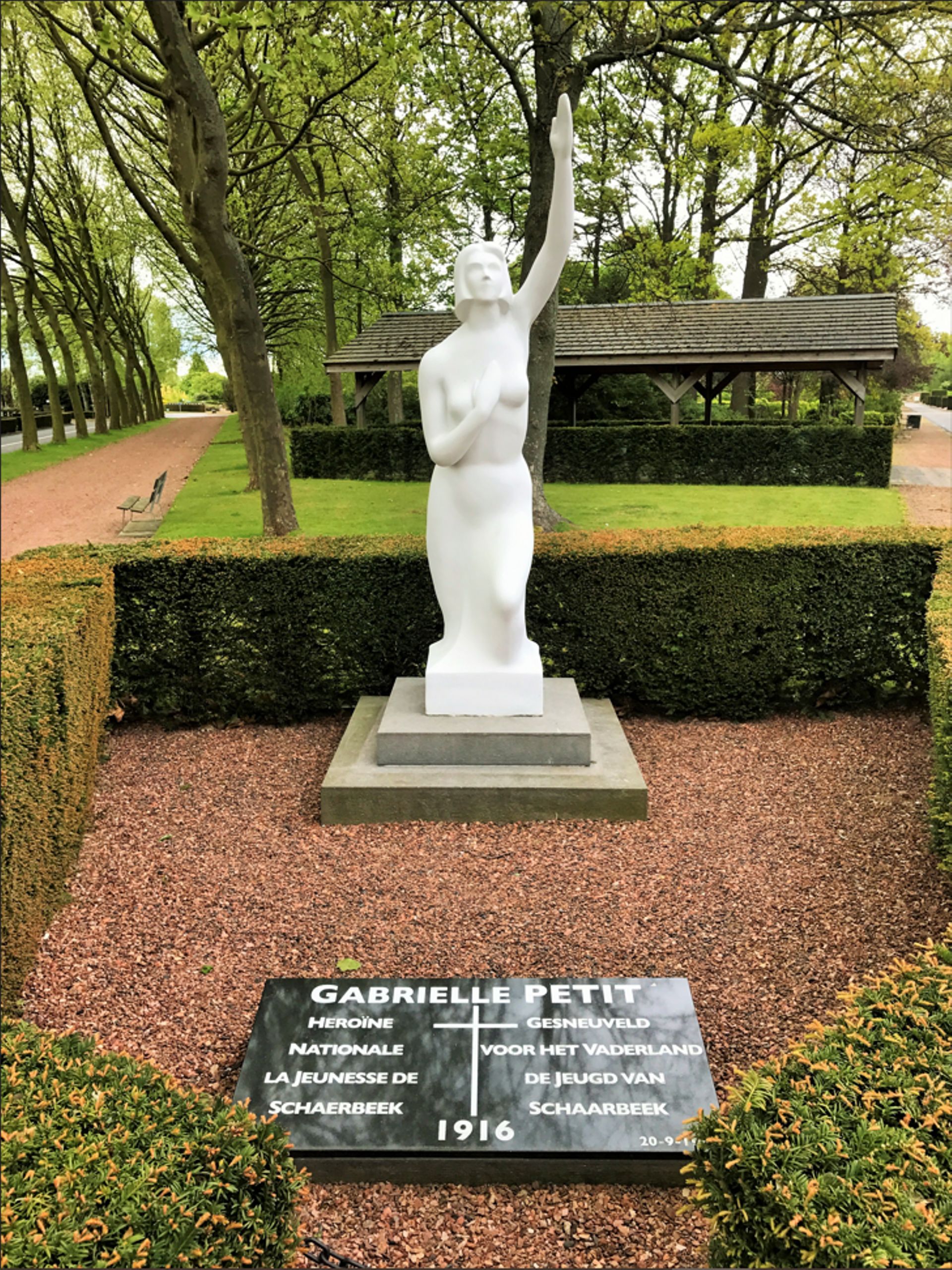 Tombe de Gabrielle Petit au cimetière de Schaerbeek.