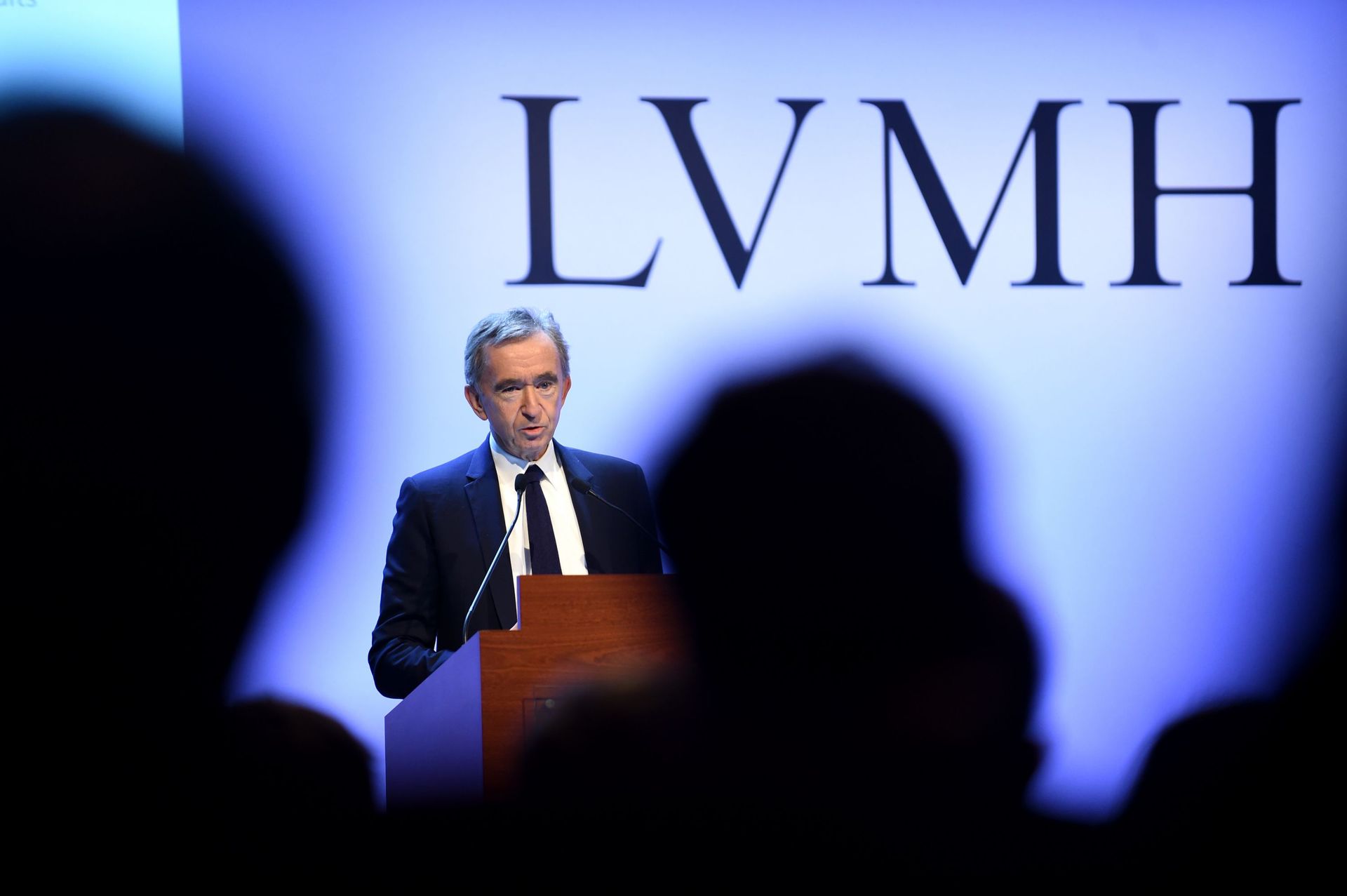 Bernard Arnault (LVMH) s'implique dans Lagardère, dont le titre s'envole -  La Libre