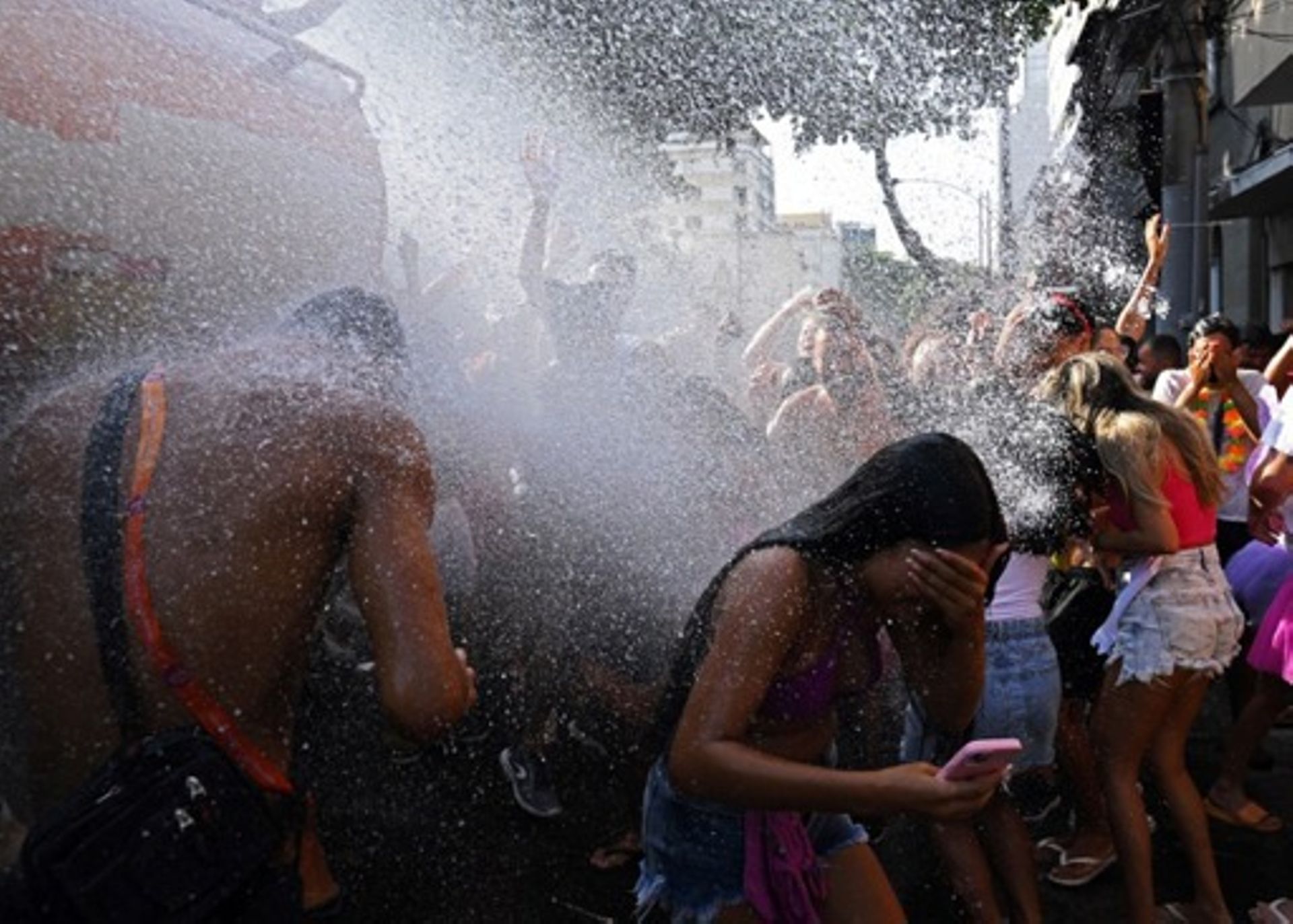 Brésil: le carnaval de Rio brille de mille feux au sambodrome - Challenges