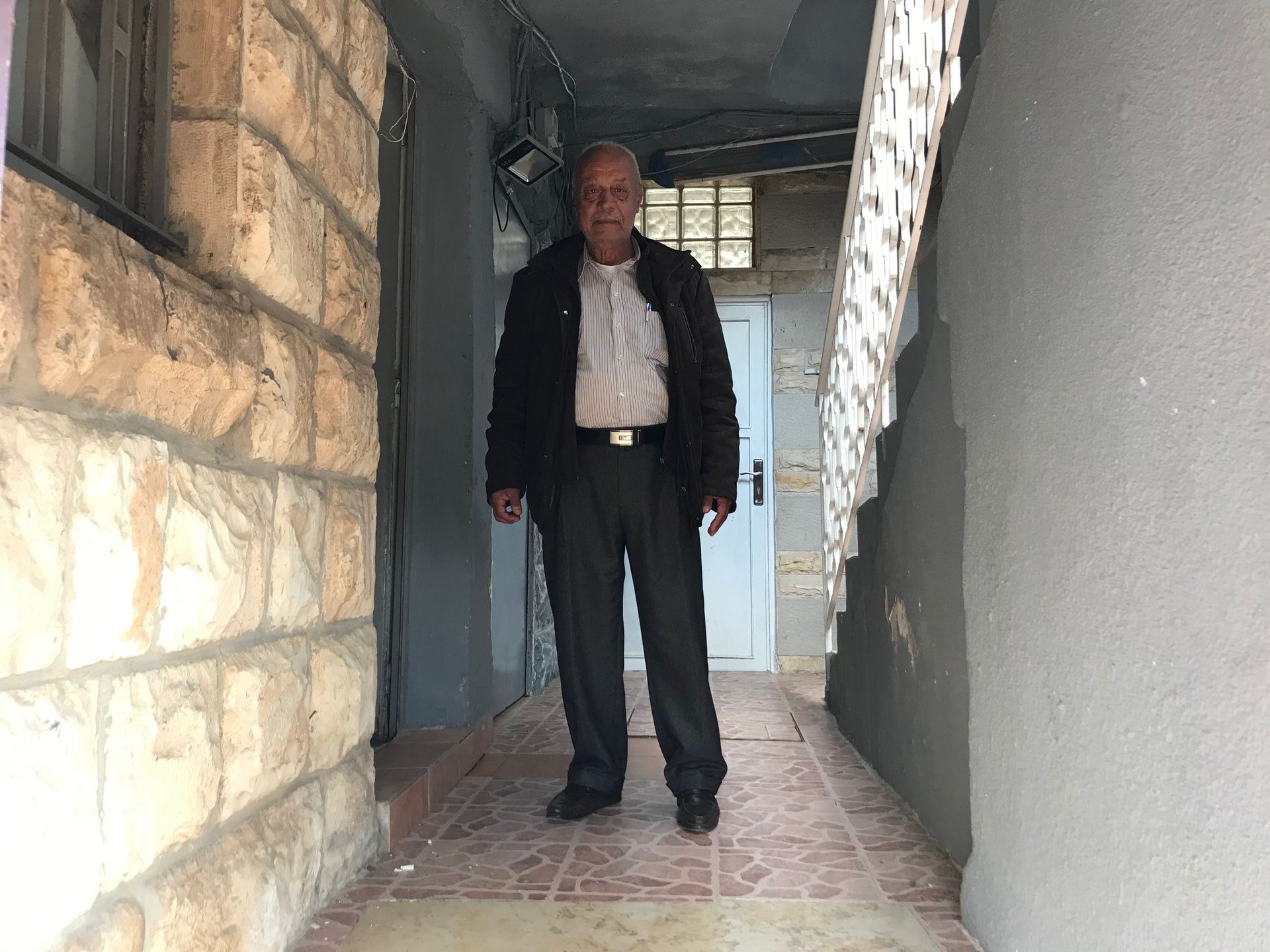 Mahammad Sebbagh dans la maison où il vit depuis 1956, à Sheikh Jarrah, Jérusalem-Est.