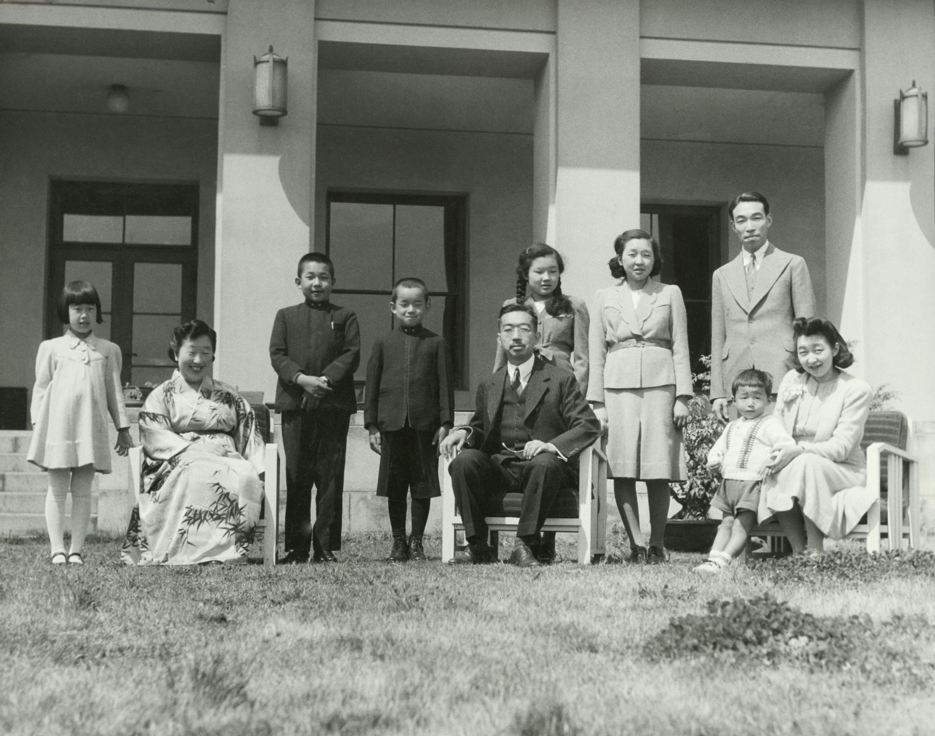 Hirohito en famille, vers 1940, alors qu’il était encore un empereur dieu…