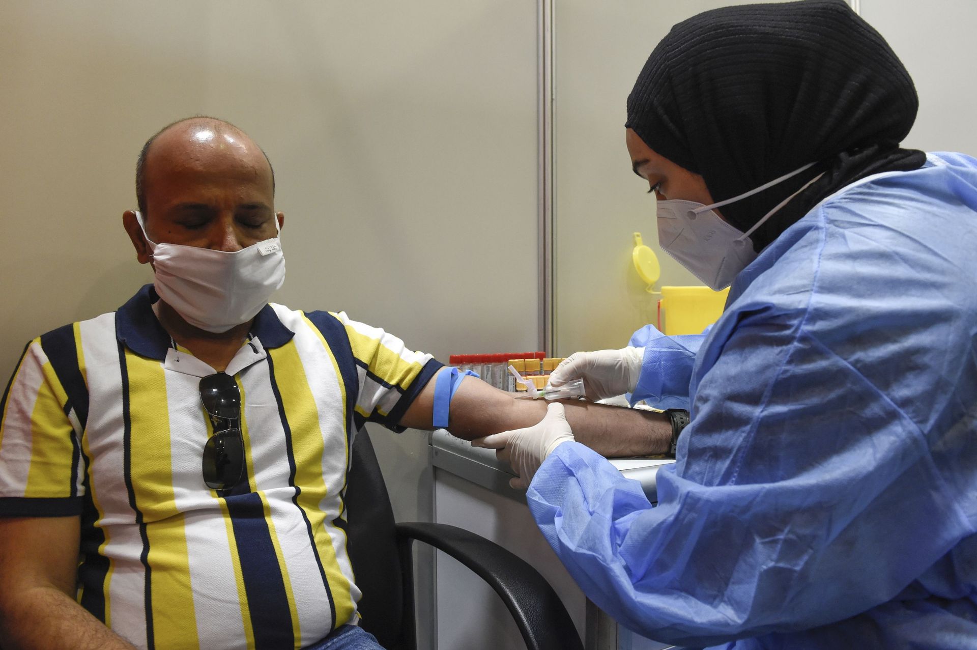 A l'automne dernier, à Bahreïn, 6000 personnes ont participé à des essais du vaccin chinois Sinopharm contre le coronavirus Covid-19 (août 2020). 