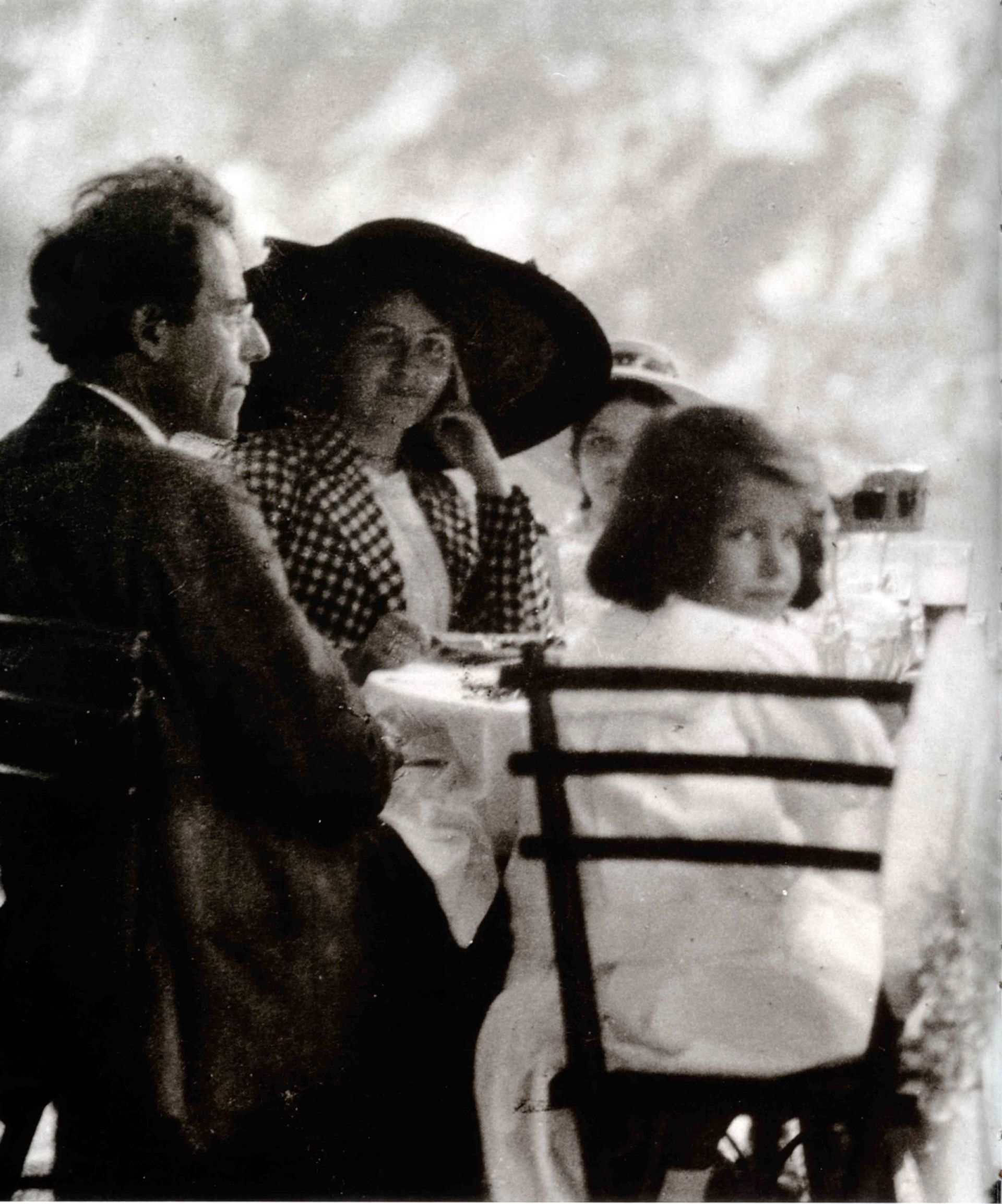 Gustav Mahler avec Alma et leurs filles Maria et Anna