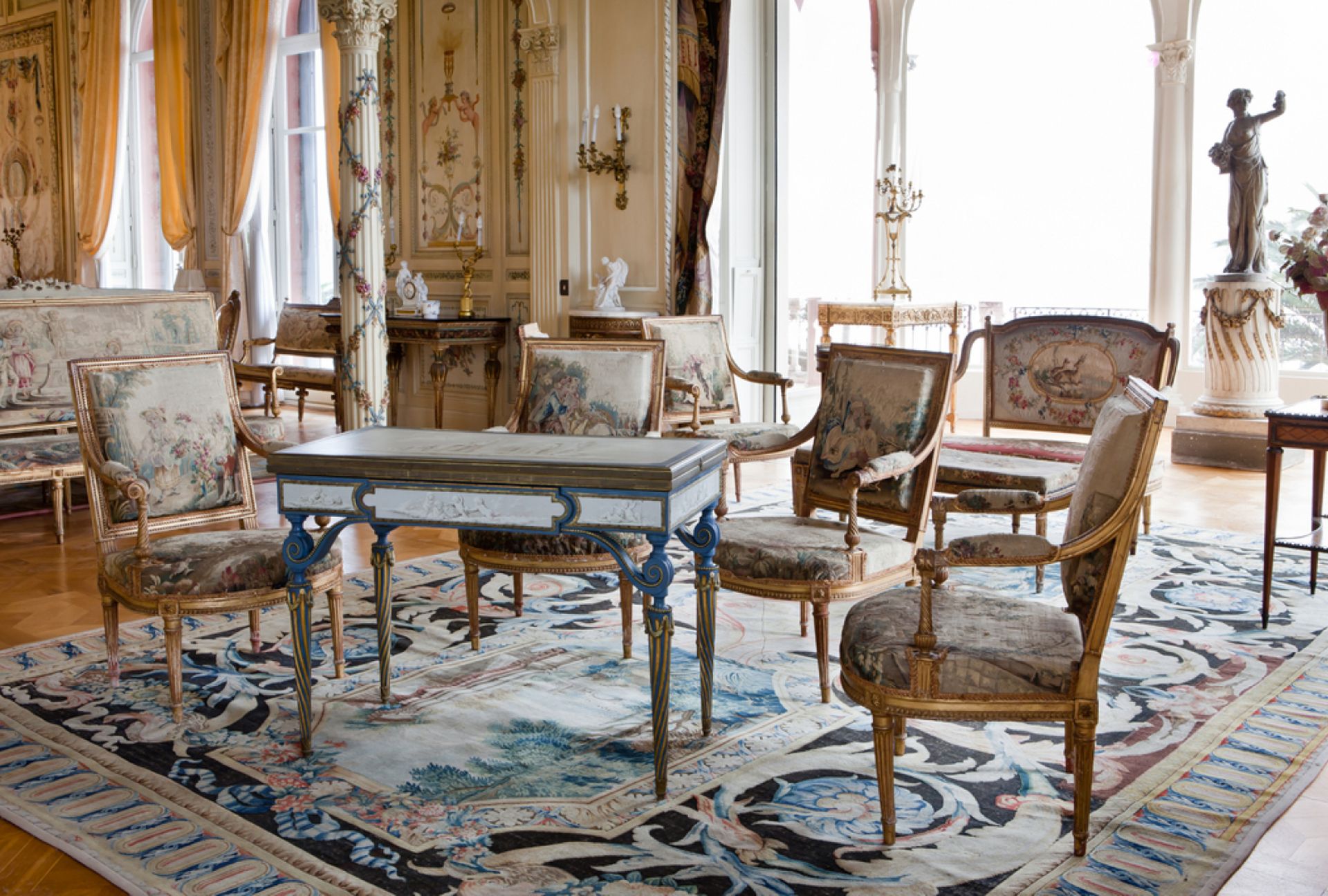 Un coin du Salon Louis XVI.