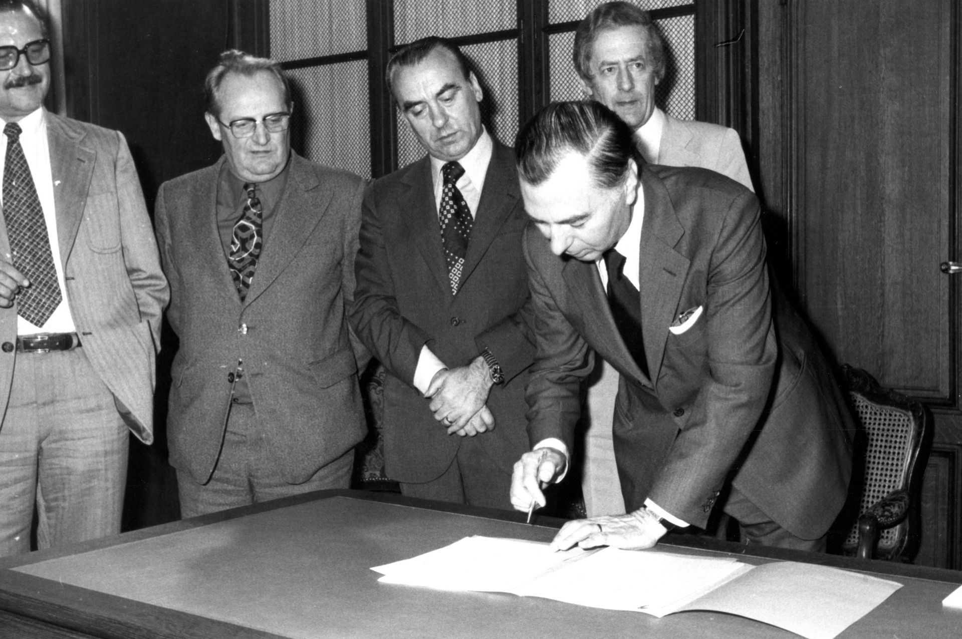 Signature du Pacte d'Egmont en 1977