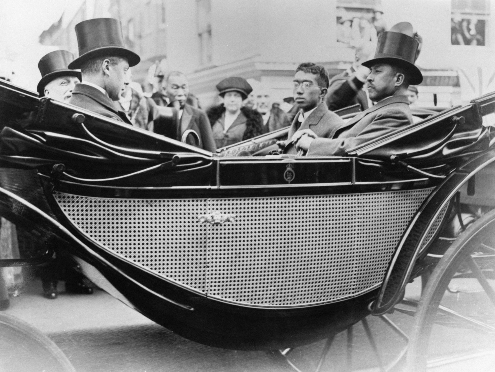 Le prince Hirohito à Londres, en 1921, en compagnie du prince de Galles, futur Edward VIII.