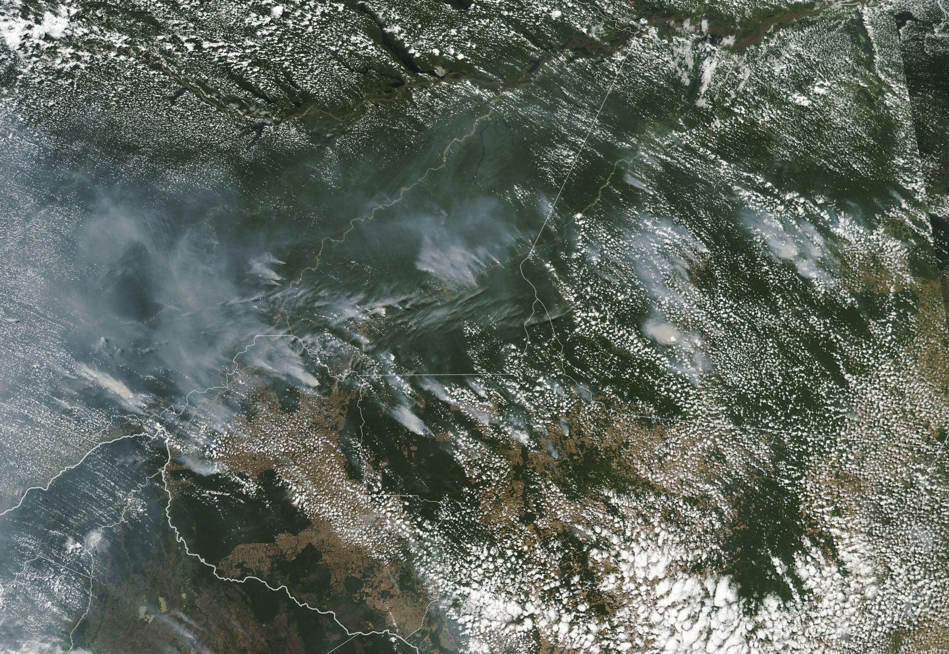 Les fumées des incendies en Amazonie photographiée par un satellite de la Nasa